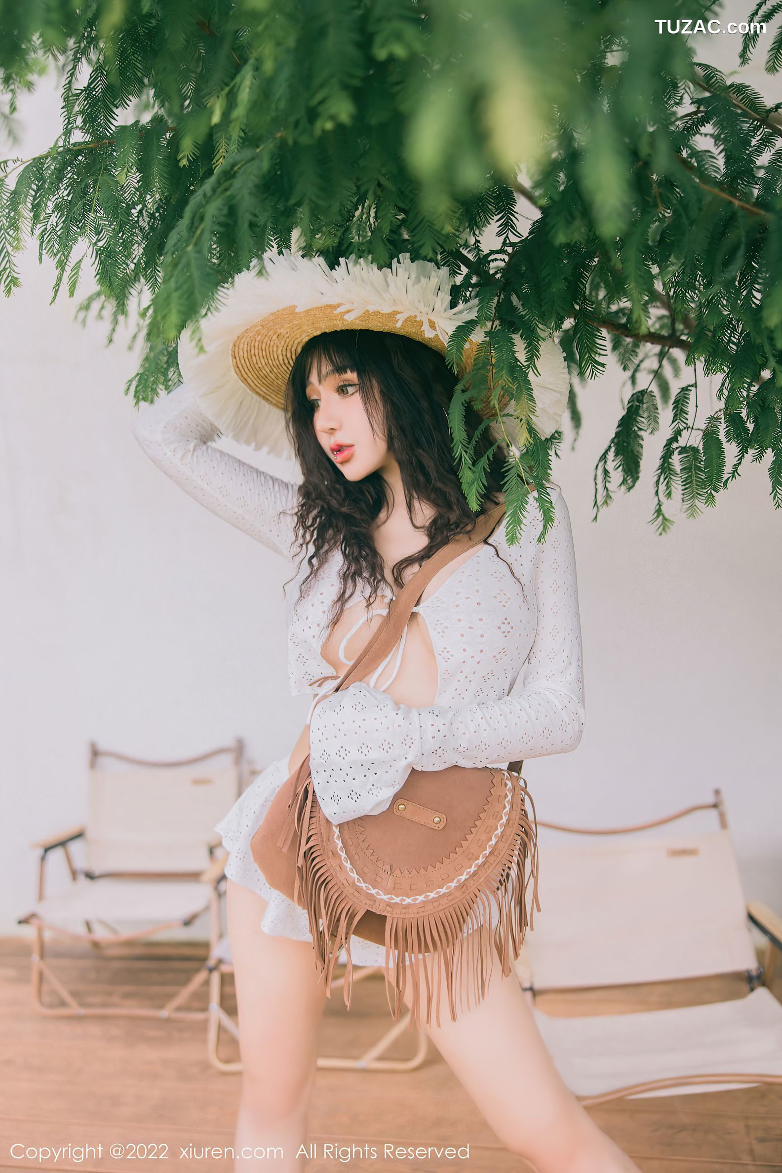 XiuRen-No.5683-文静儿-户外白纱衫纱短裤