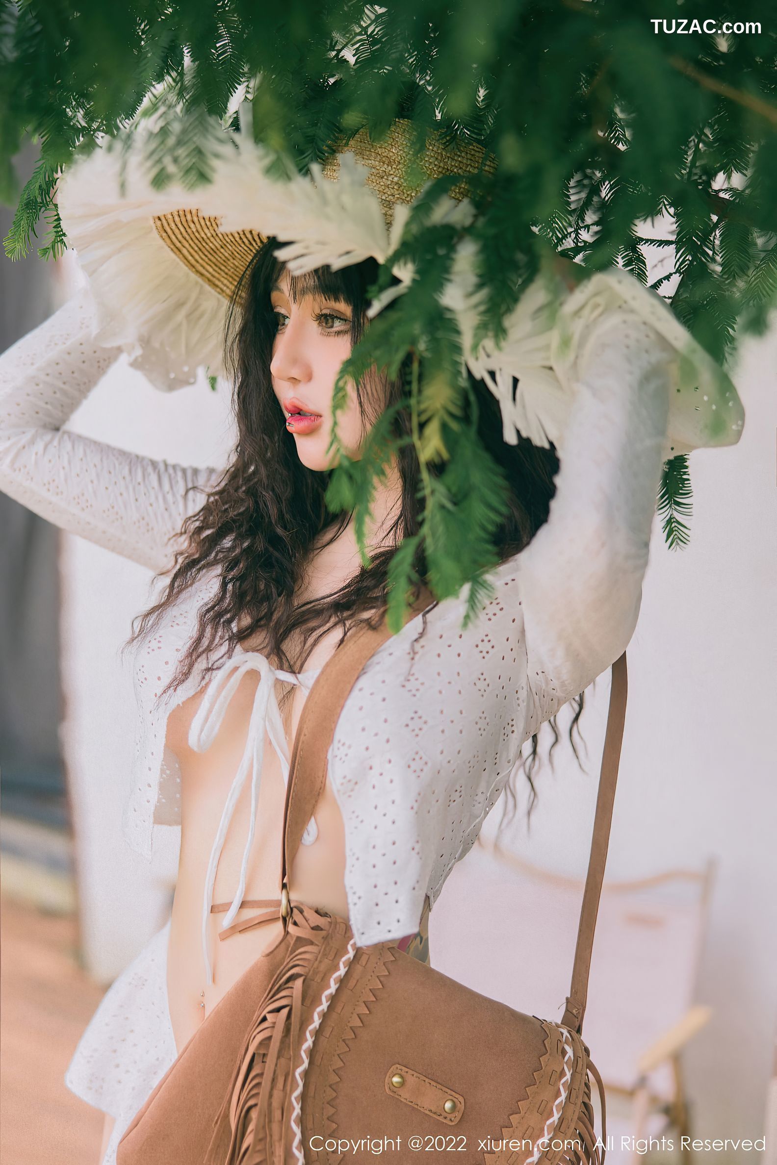 XiuRen-No.5683-文静儿-户外白纱衫纱短裤