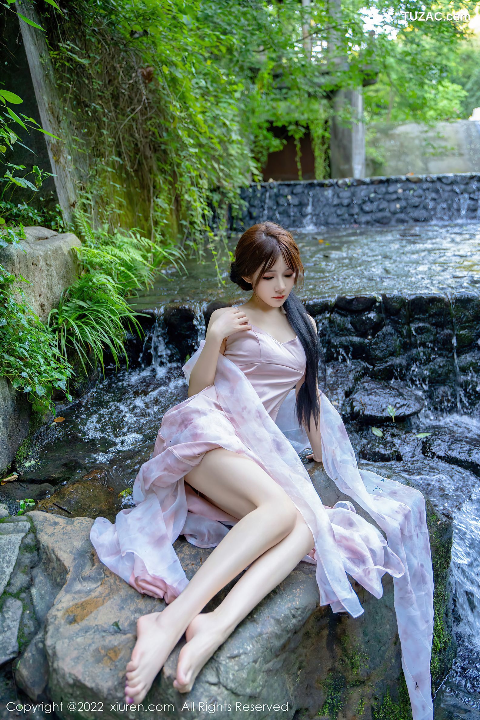 XiuRen-No.5690-婠婠么-林间嬉水的紫裙白裙双姝