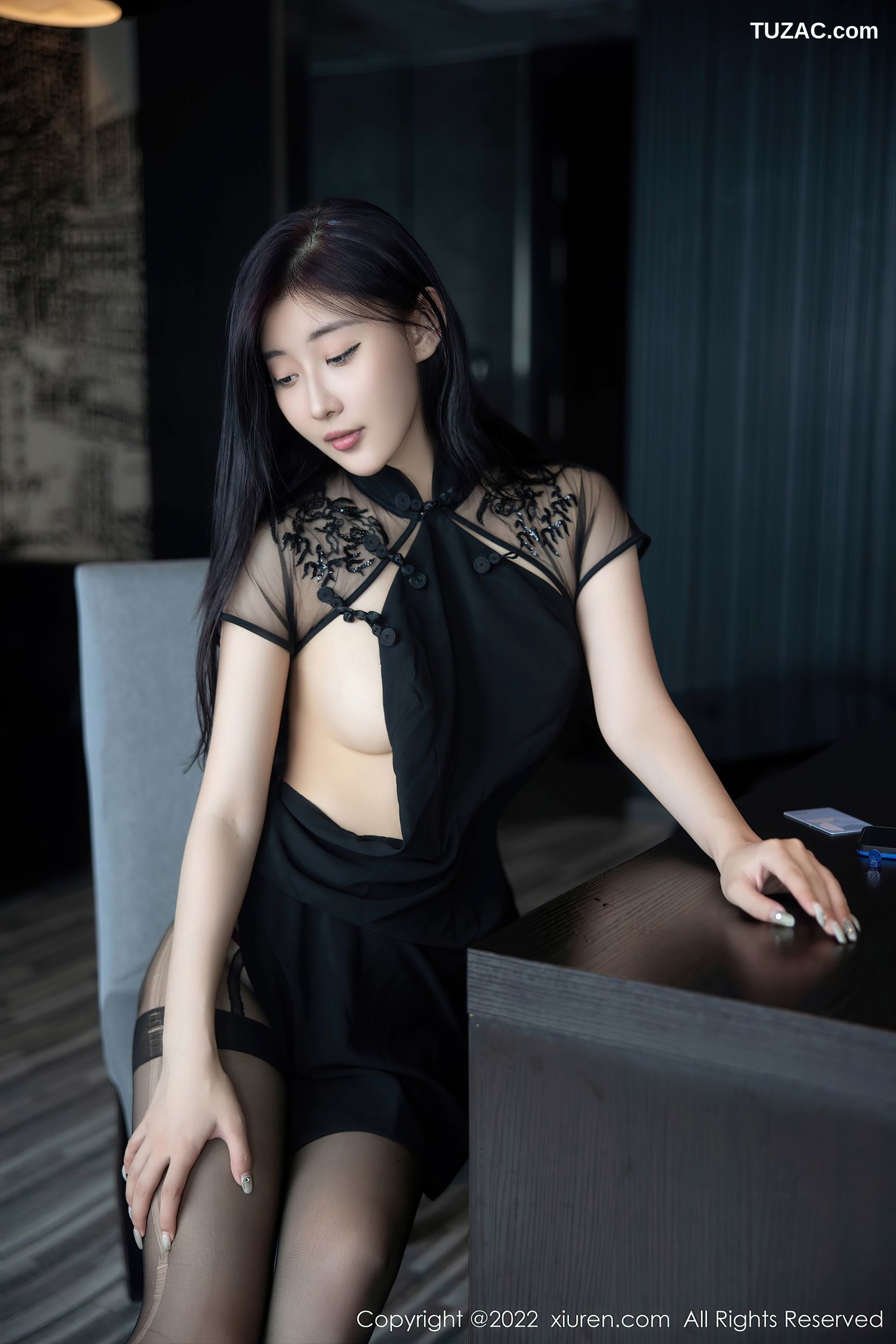 XiuRen-No.5691-顾楚楚-黑色礼服裙红内衣黑丝