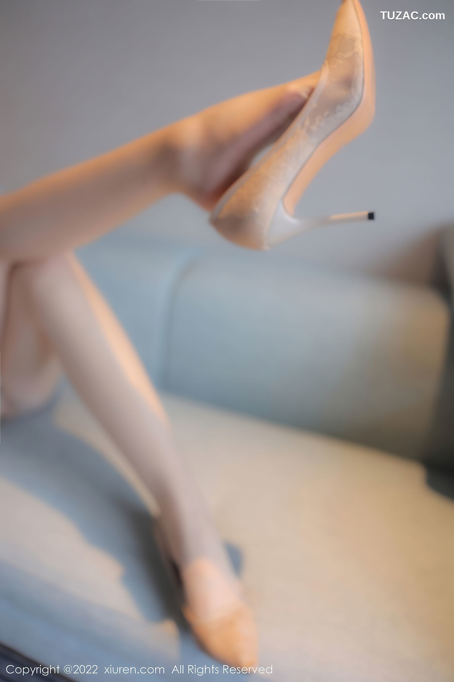 XiuRen-No.5704-Arude薇薇-白衫淡蓝短裙黑蕾丝内衣