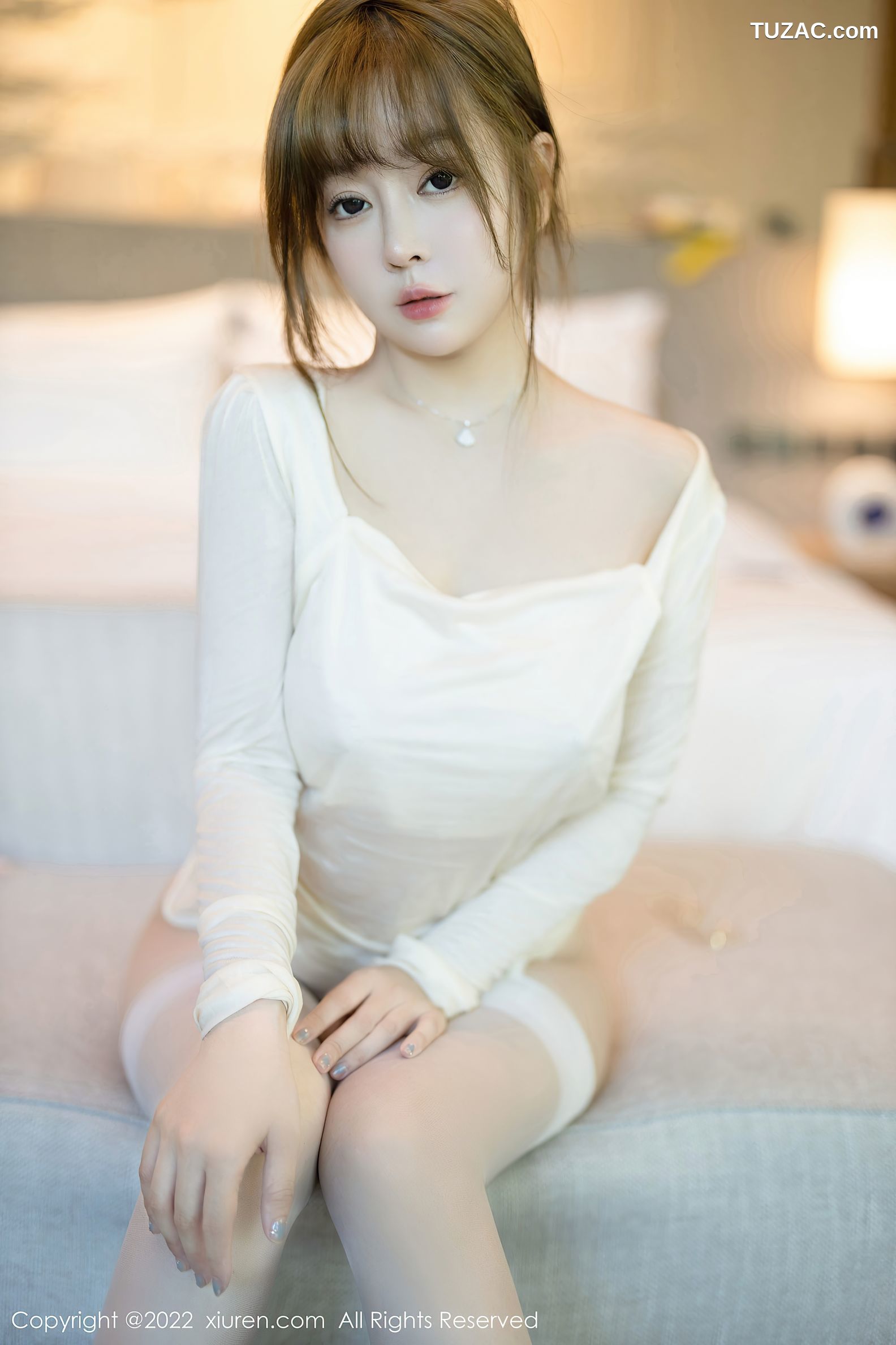 XiuRen-No.5712-王雨纯-白T白内衣白吊带袜