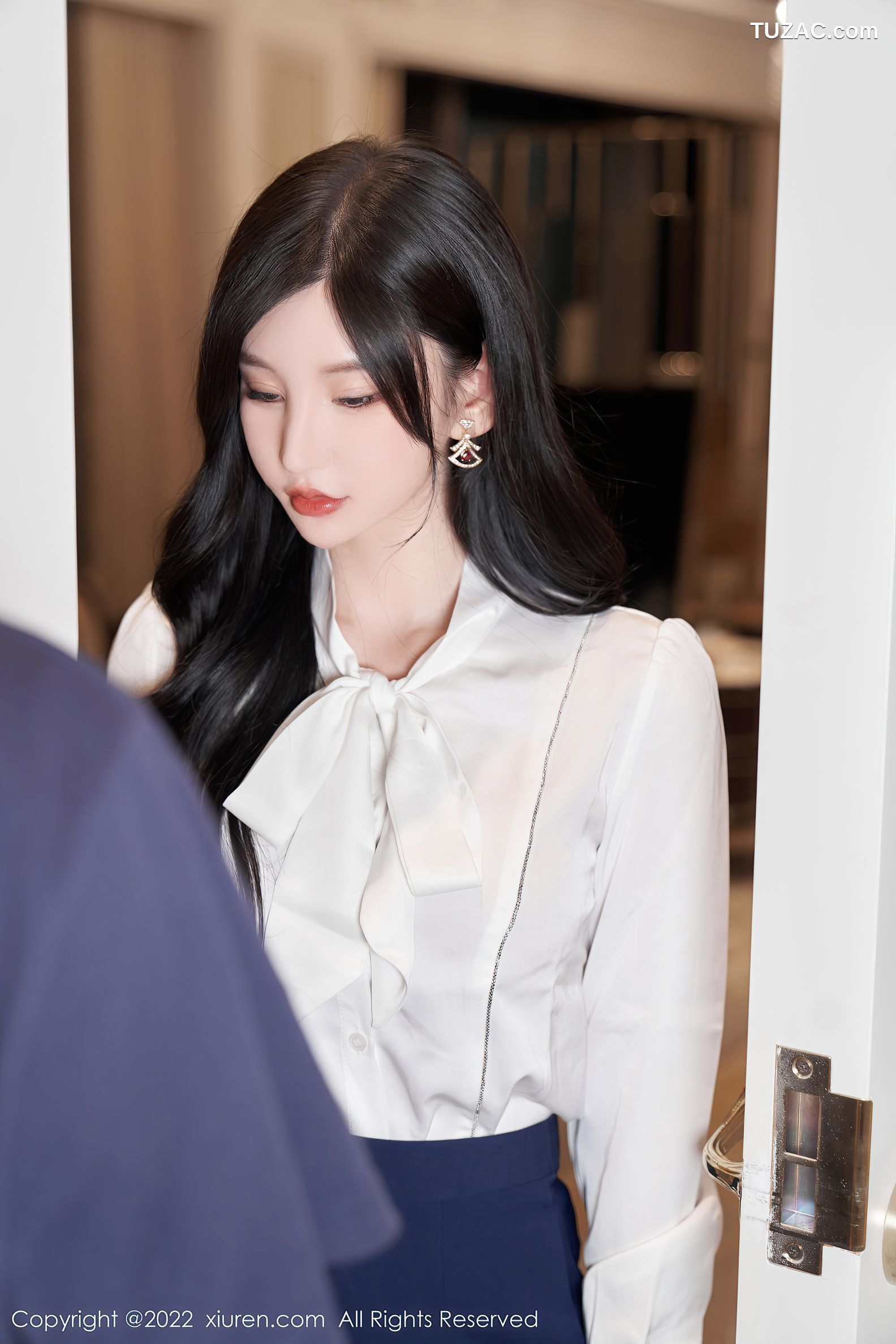 XiuRen-No.5716-周于希-白衫蓝裙职业装橘色内衣