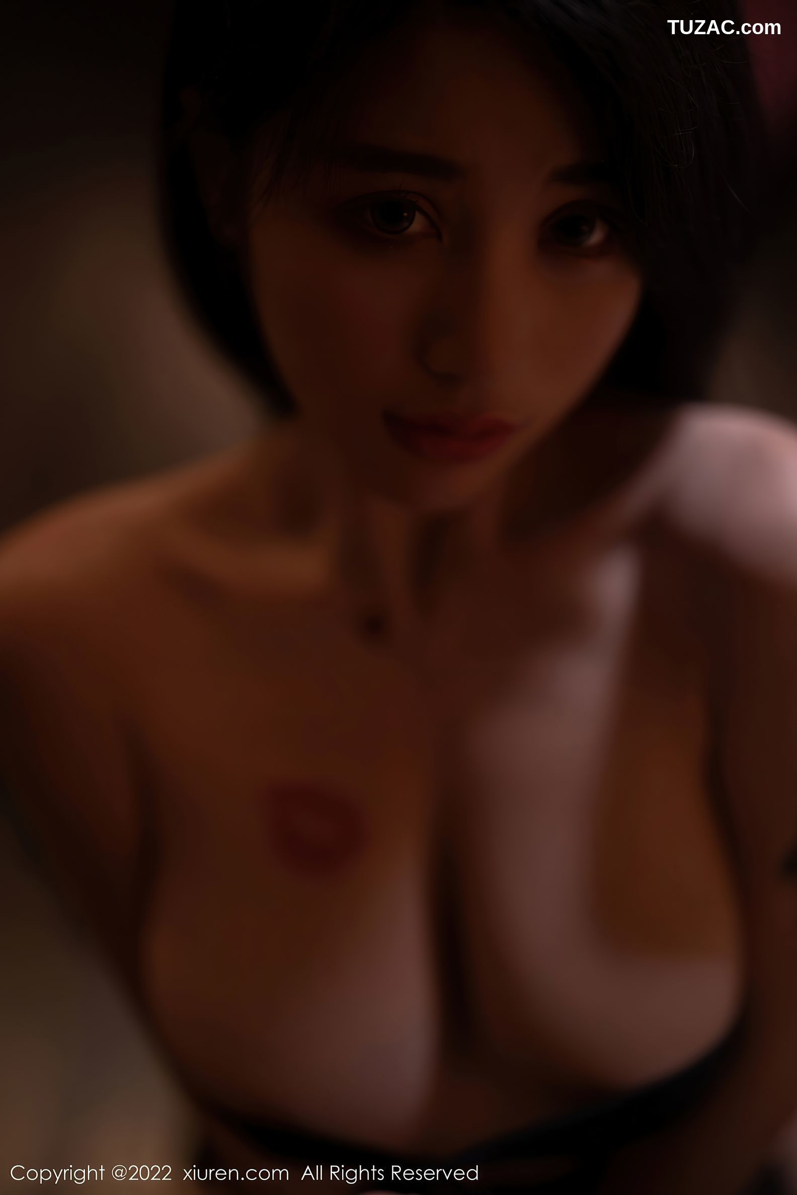 XiuRen-No.5722-美七-黑深V礼服黑丝爆乳