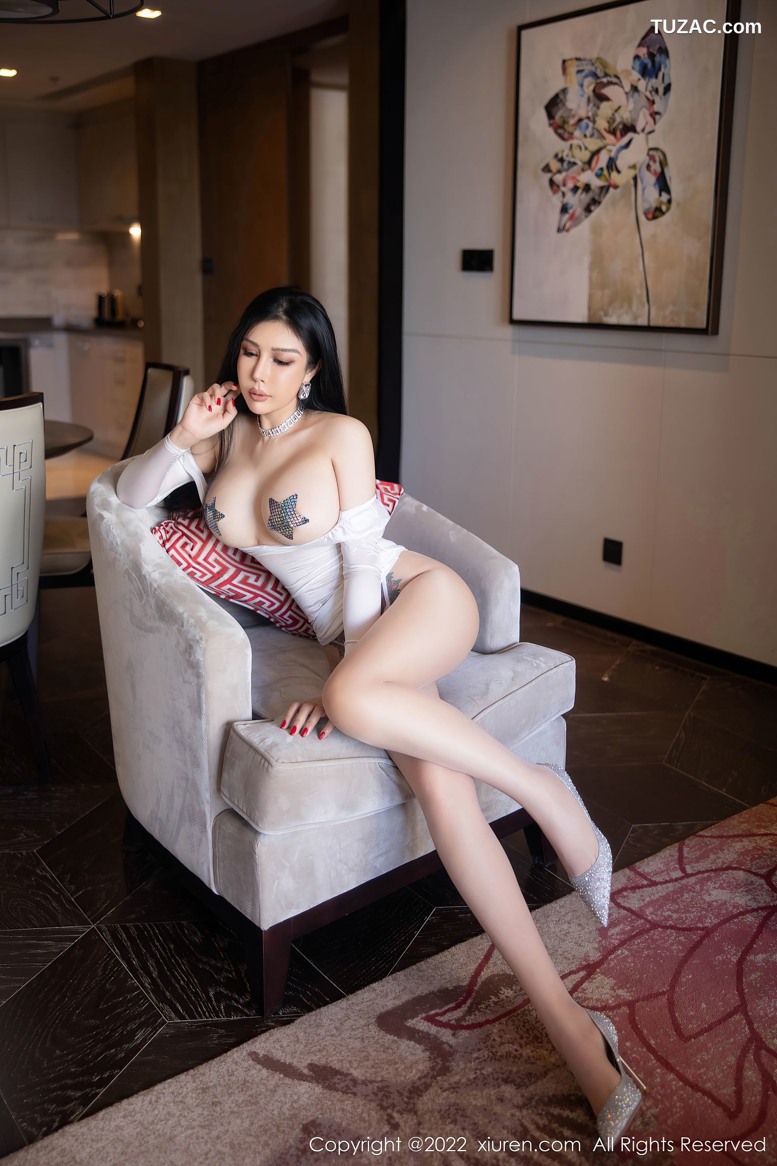 XiuRen-No.5726-田冰冰-白色低胸紧身连衣短裙