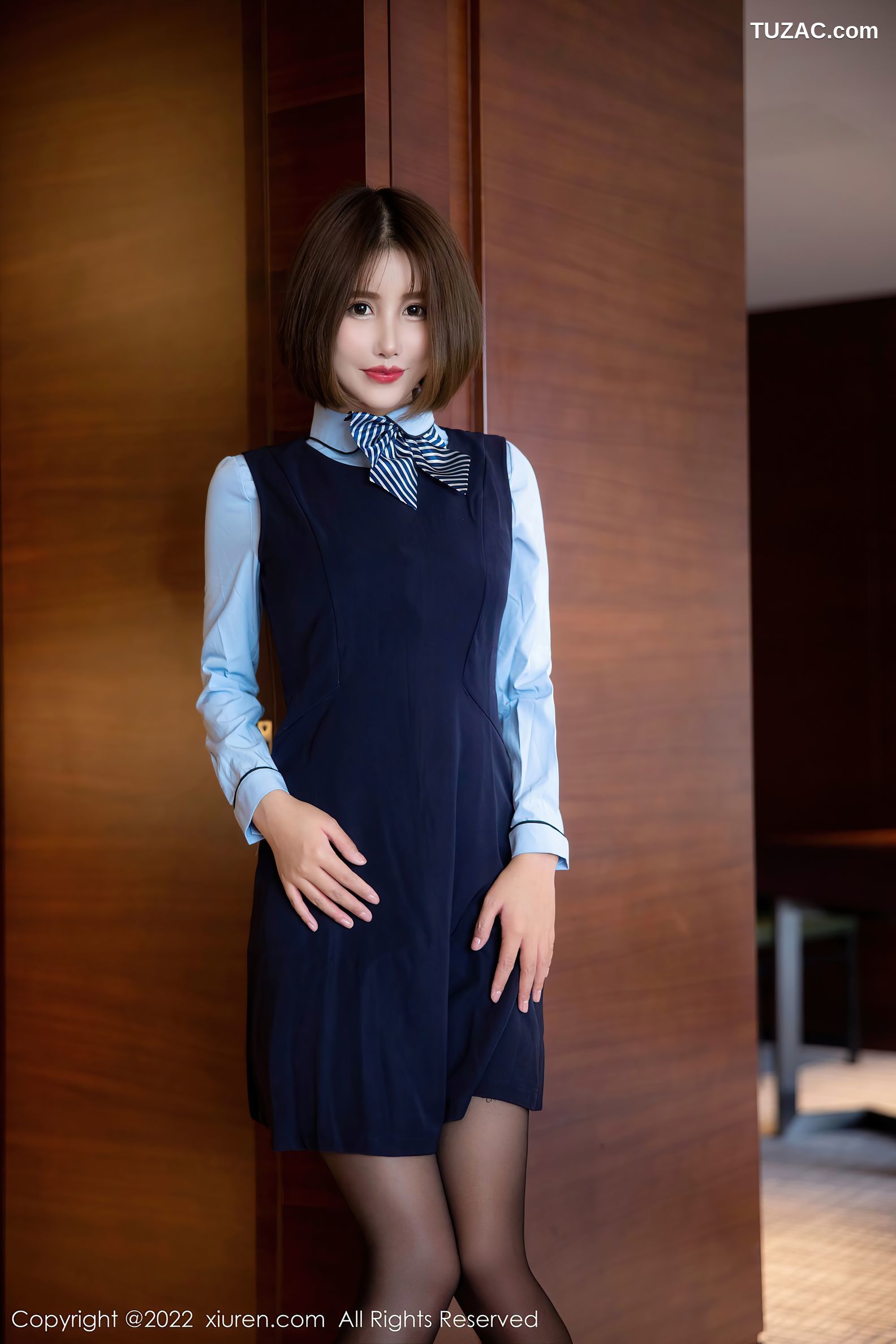 XiuRen-No.5727-宋愉愉-短发空姐酒店诱惑