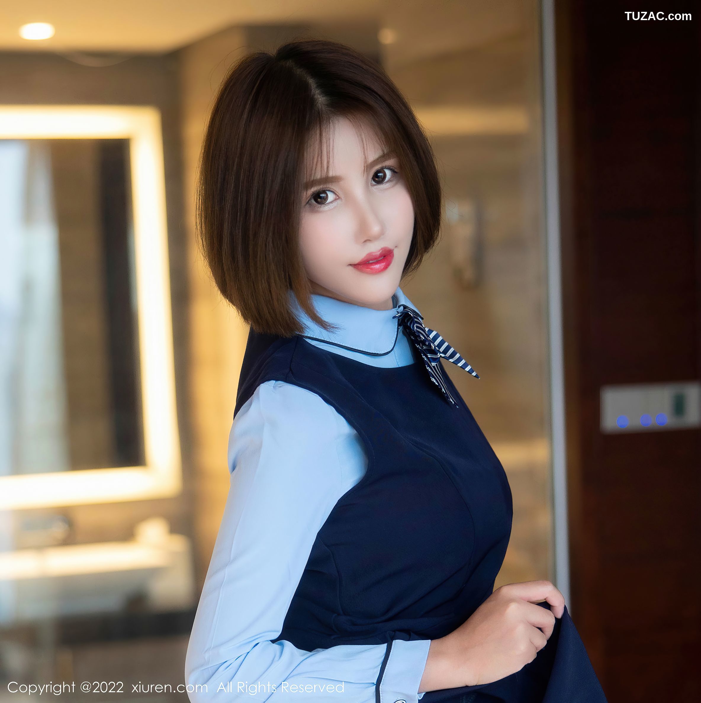 XiuRen-No.5727-宋愉愉-短发空姐酒店诱惑