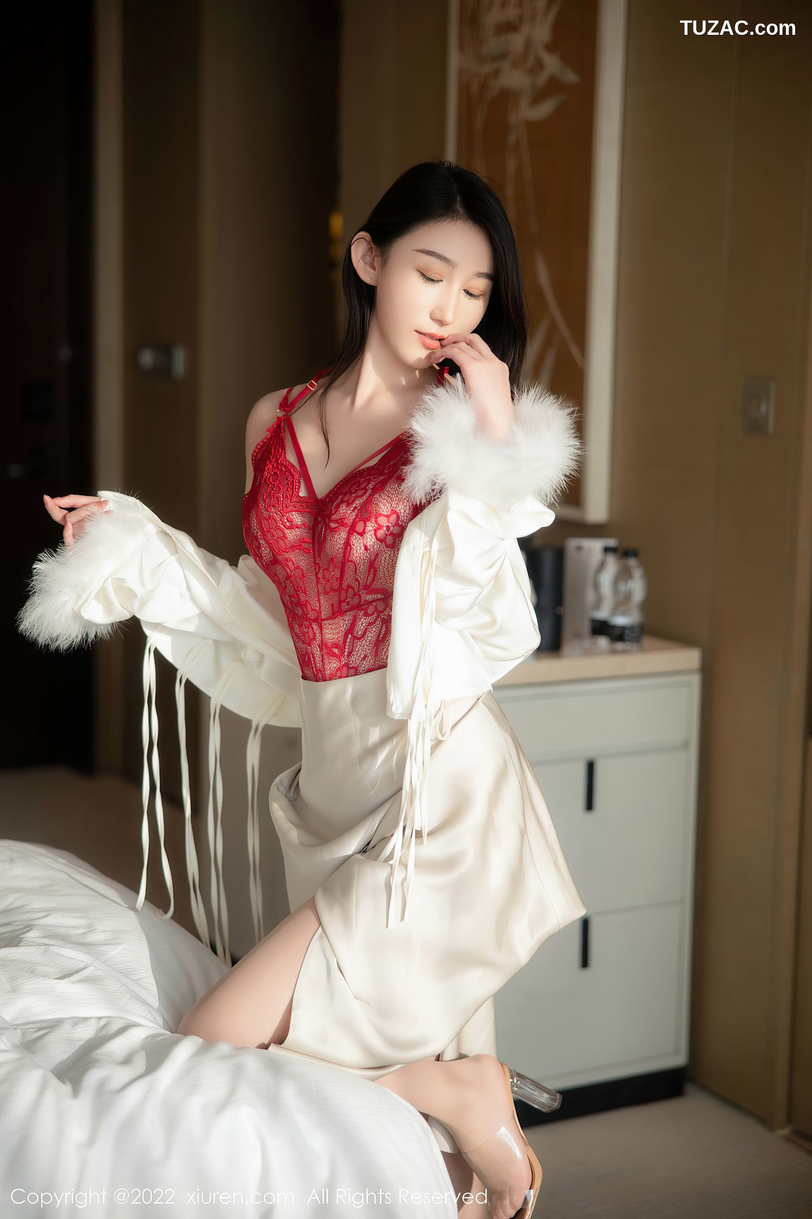 XiuRen-No.5734-薇薇酱-白衫白裙红色内衣