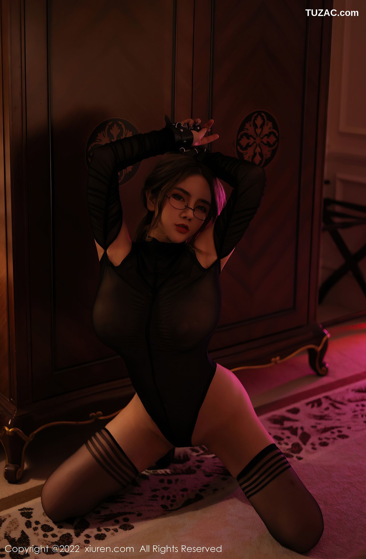 XiuRen-No.5753-温心怡-眼镜黑丝翘臀