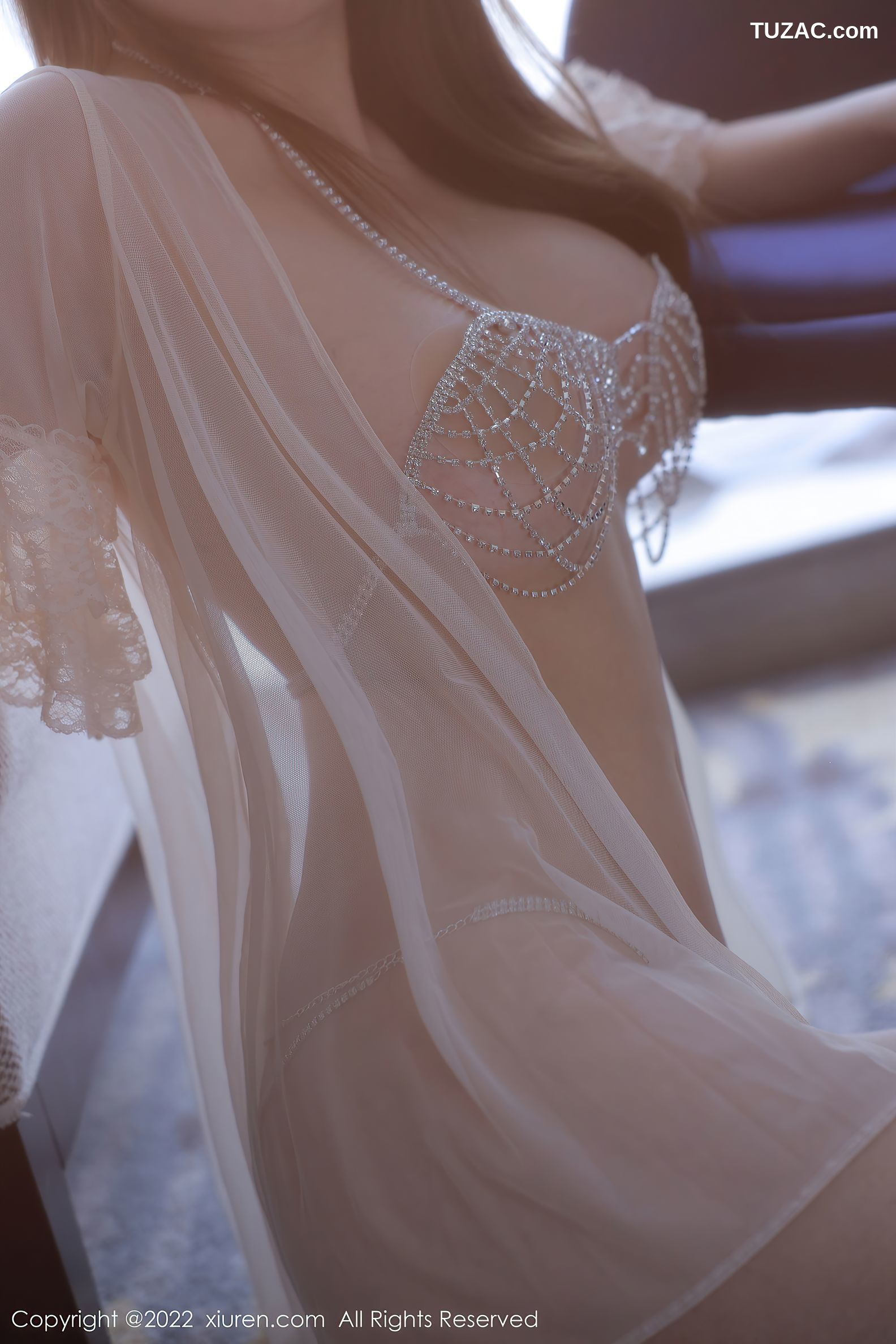 XiuRen-No.5761-甜妮-白纱裙性感珠链内衣