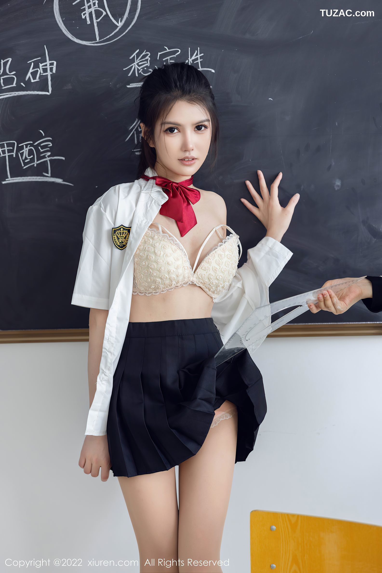 XiuRen-No.5762-媛媛酱-白衫黑短裙女生教室诱惑