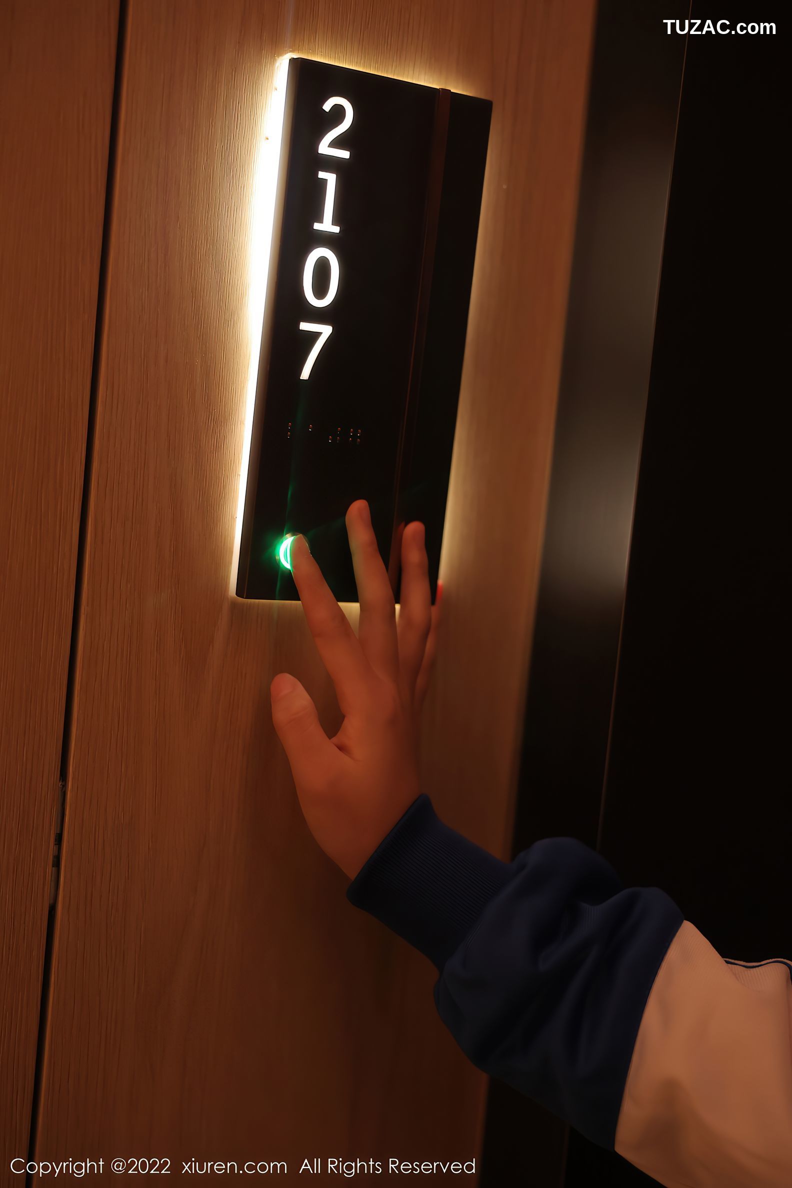 XiuRen-No.5766-美羊羊-运动服女生宾馆黑丝援交