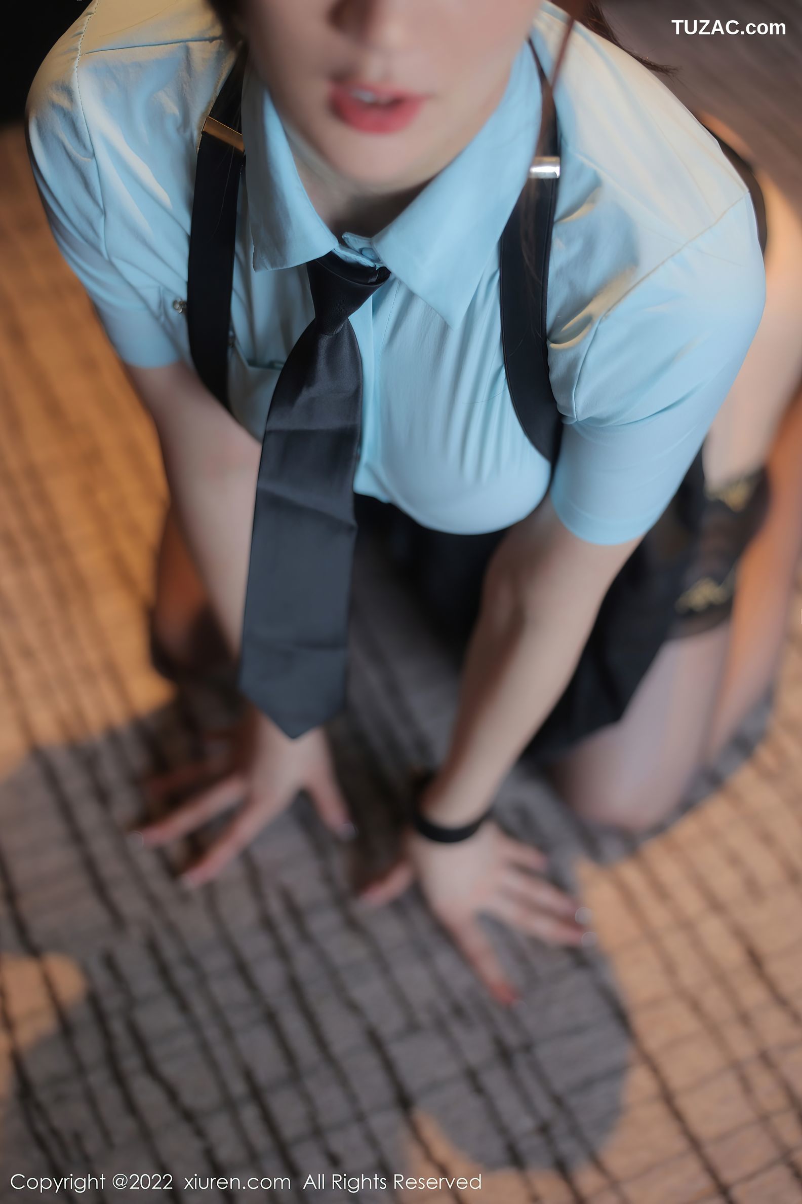 XiuRen-No.5773-顾乔楠-蓝衫黑裙学生装黑丝