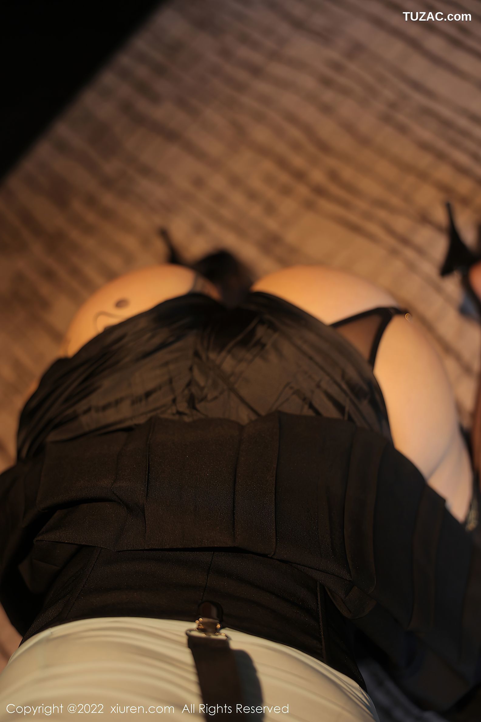 XiuRen-No.5773-顾乔楠-蓝衫黑裙学生装黑丝