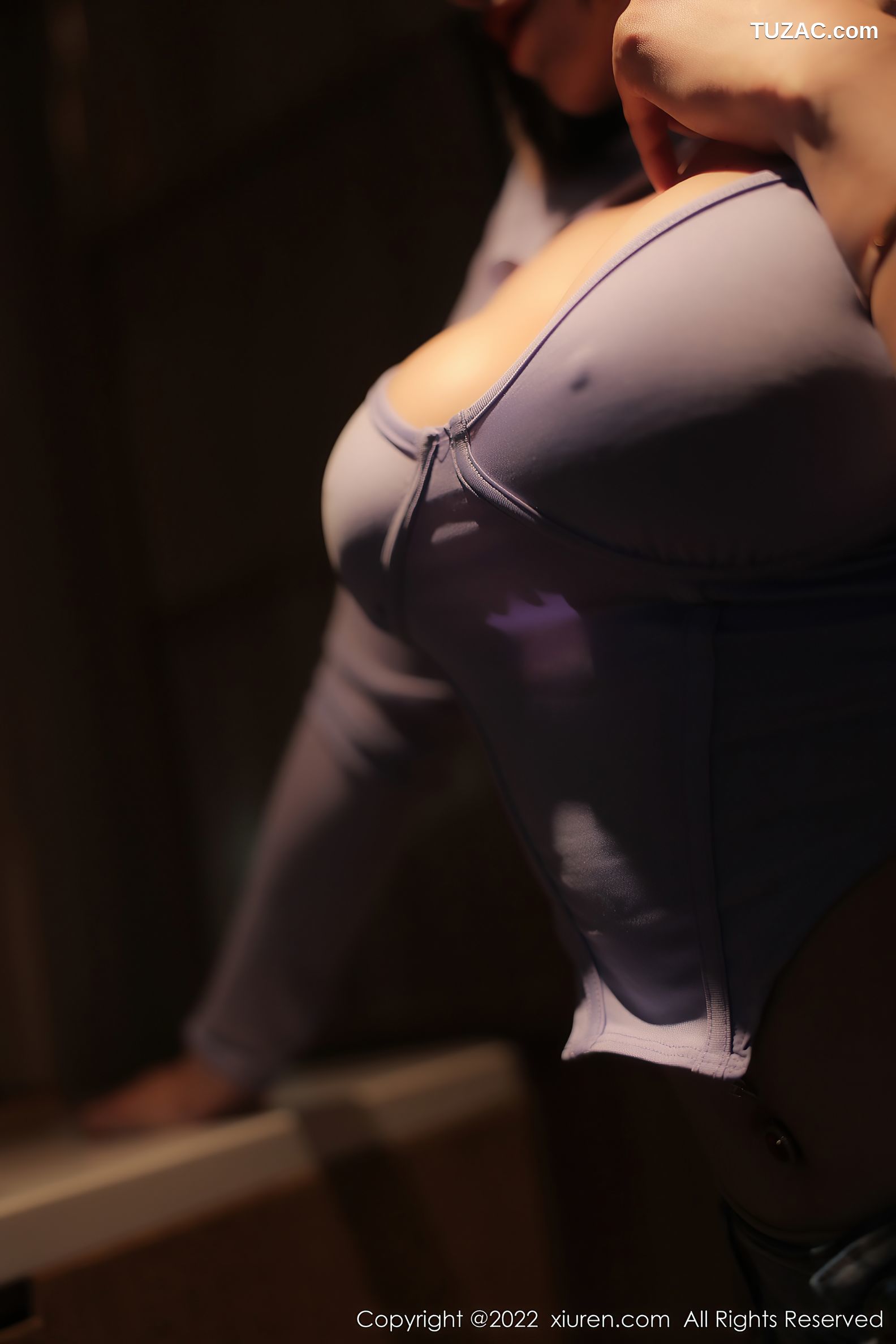 XiuRen-No.5779-果儿-淡紫T牛仔短裤