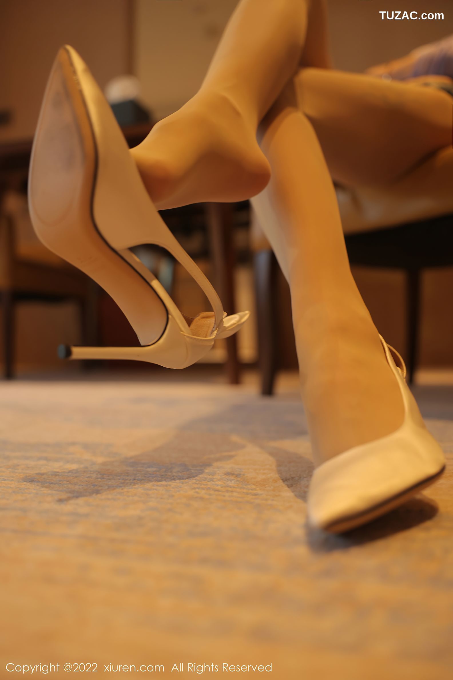 XiuRen-No.5779-果儿-淡紫T牛仔短裤