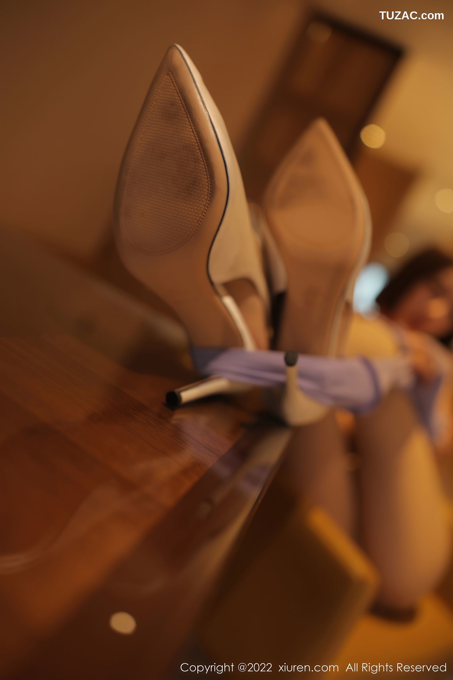 XiuRen-No.5779-果儿-淡紫T牛仔短裤