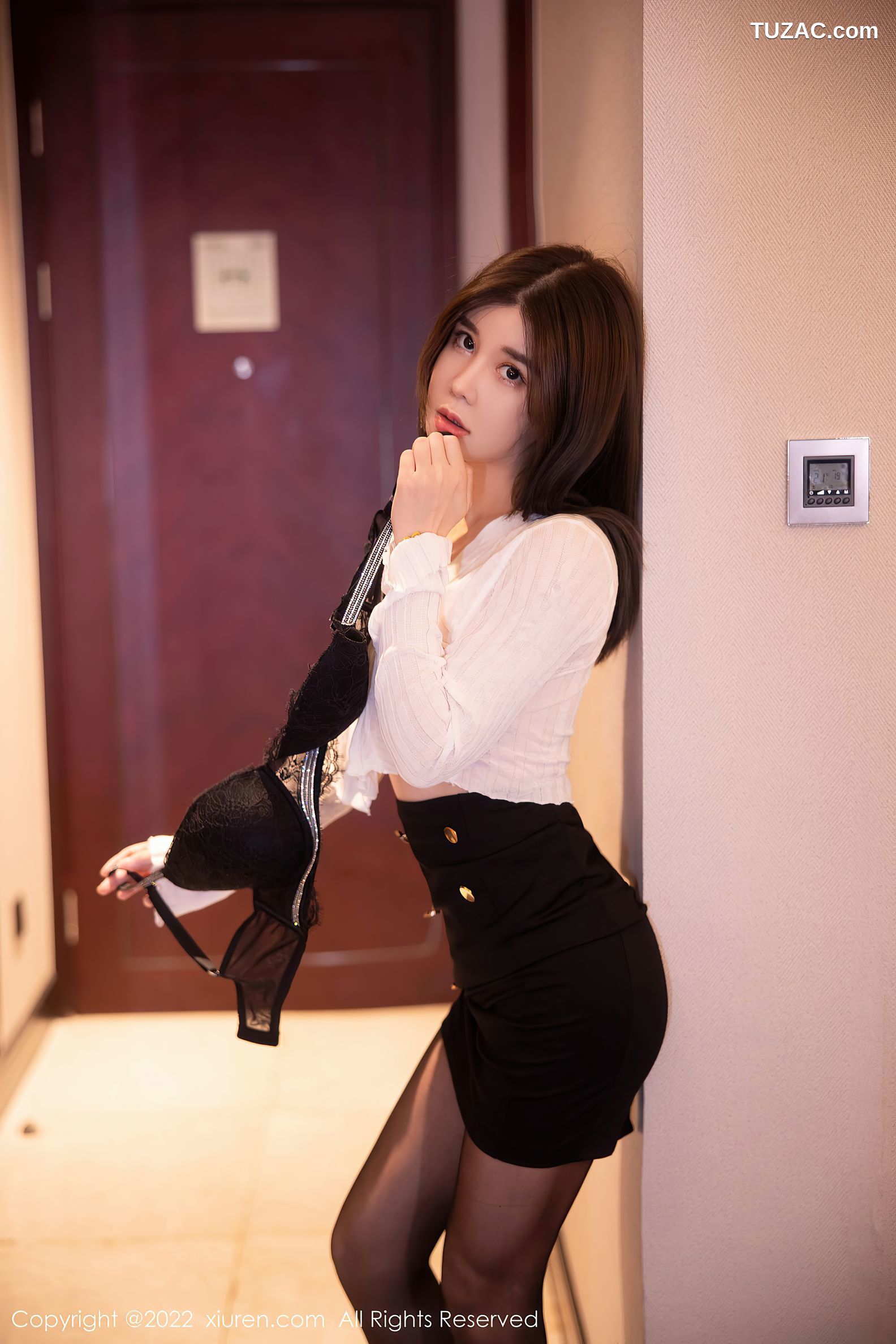 XiuRen-No.5781-周jojobaby-白衫黑裙职业装