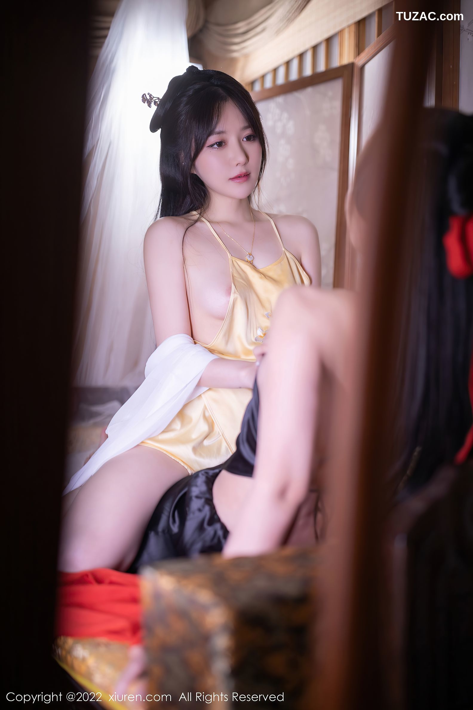 XiuRen-No.5811-鱼子酱-古风白衣红衣姐妹花
