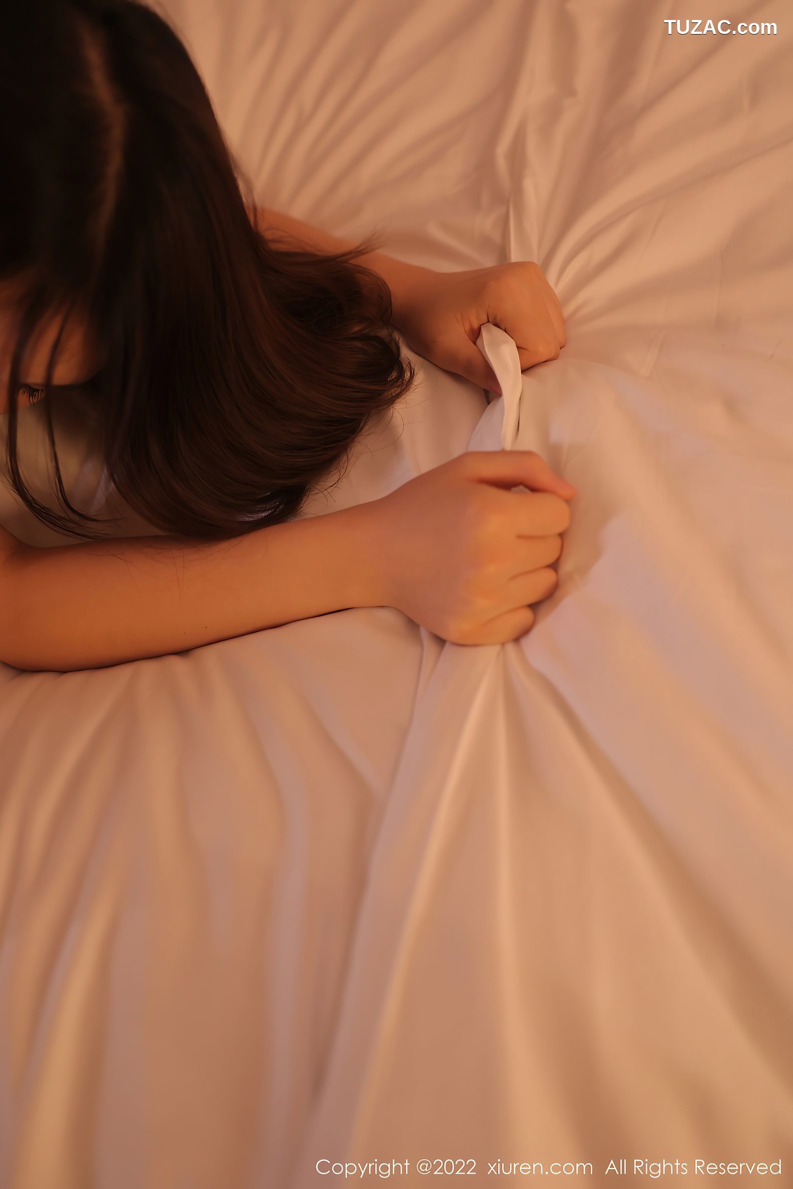 XiuRen-No.5815-美羊羊-女警黑短裙黑丝