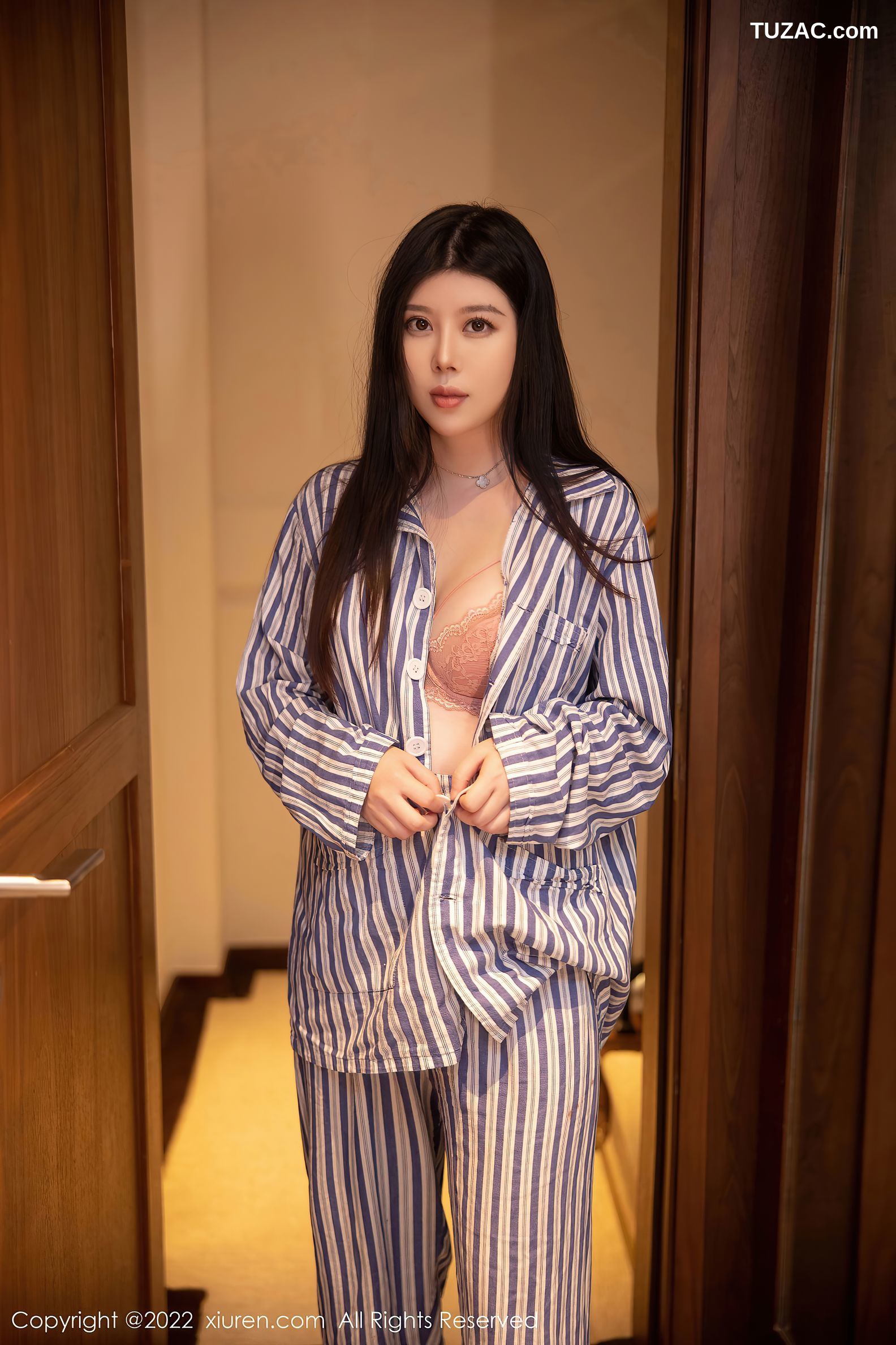 XiuRen-No.5820-白茹雪-女病人丝袜选择