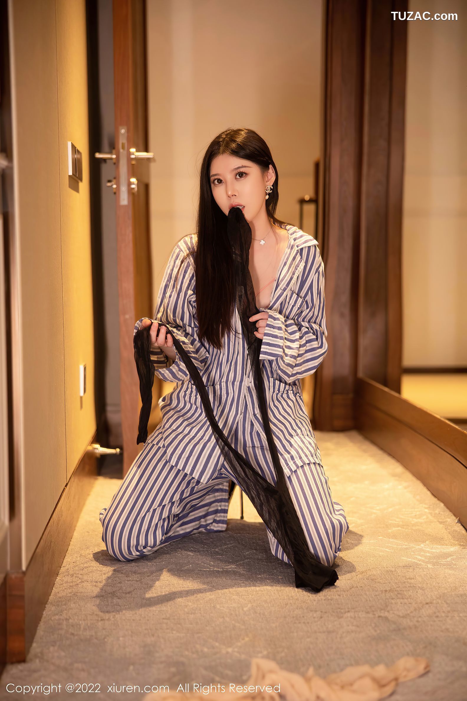 XiuRen-No.5820-白茹雪-女病人丝袜选择