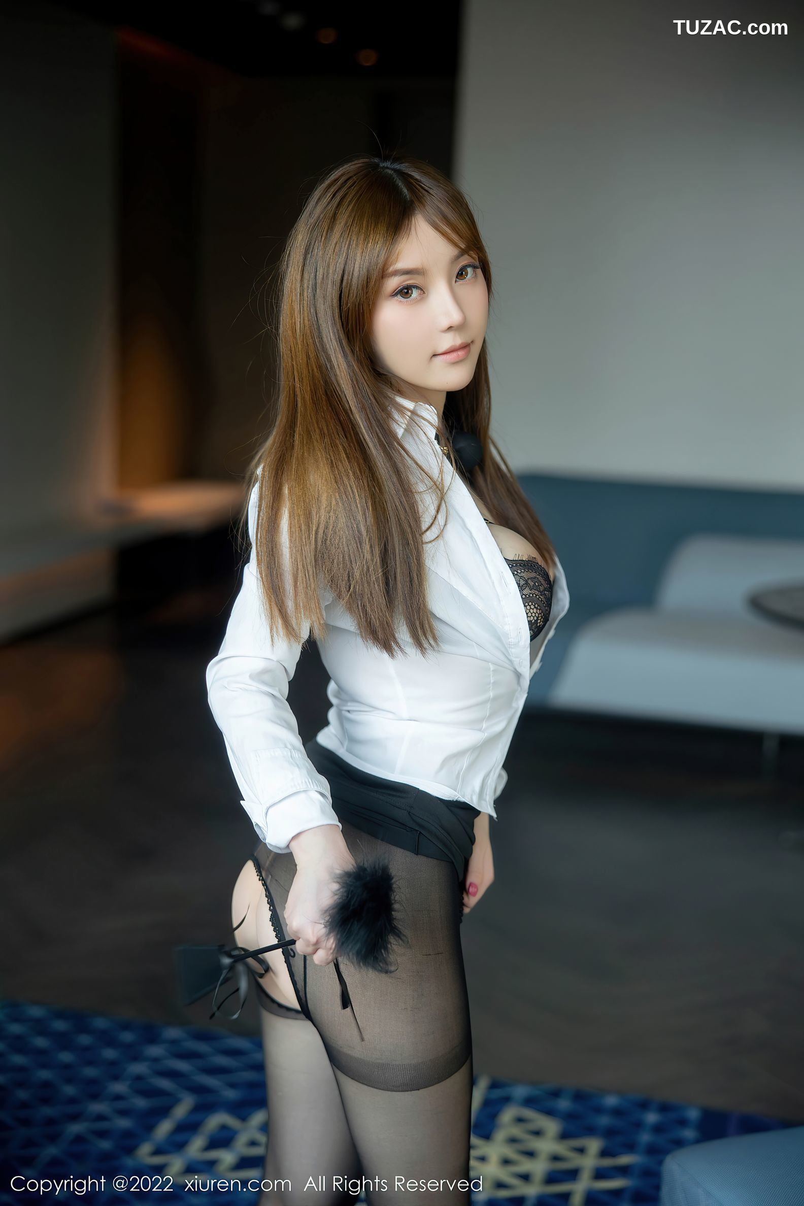 XiuRen-No.5835-豆瓣酱-白衬衫黑丝