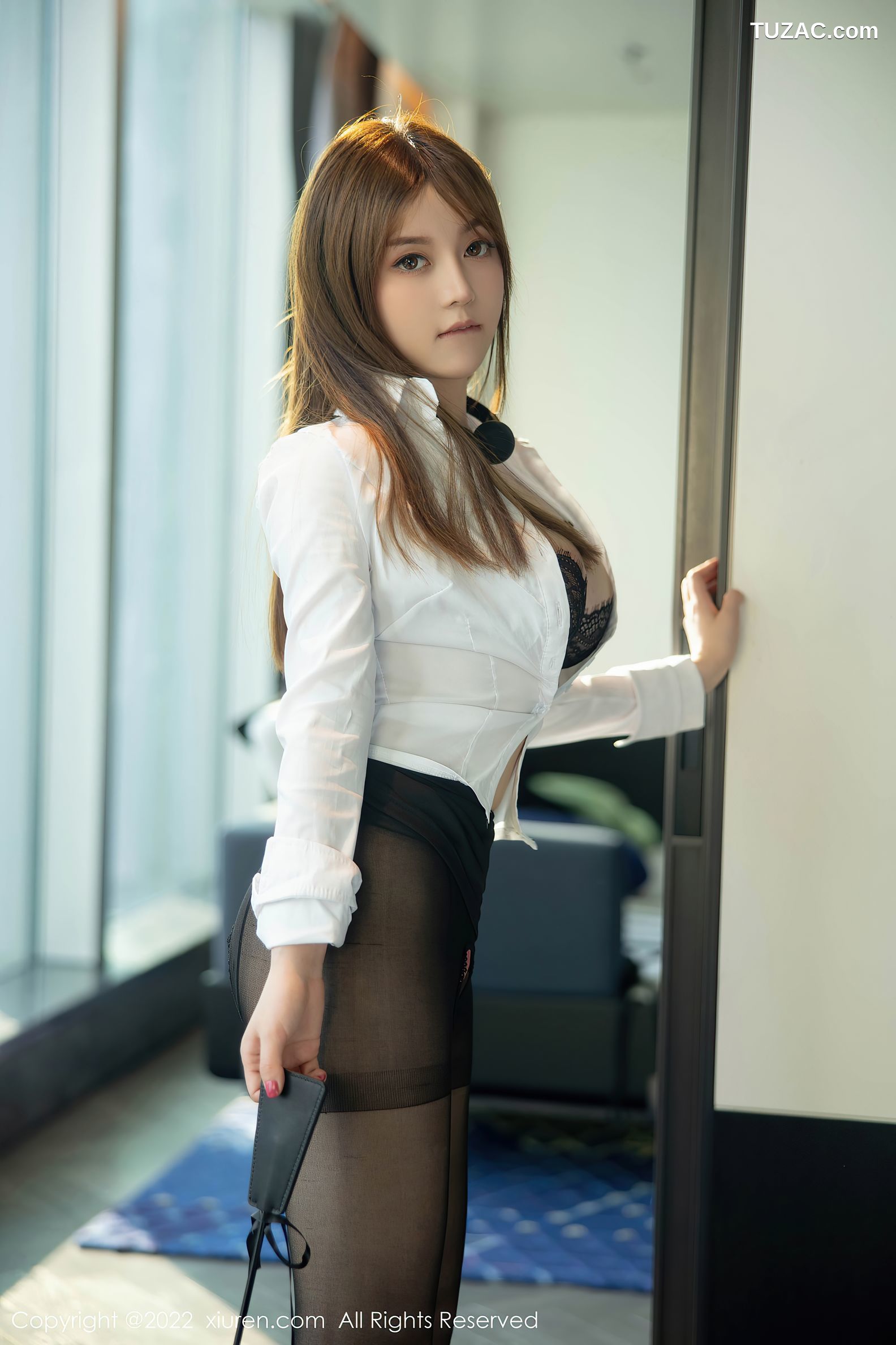 XiuRen-No.5835-豆瓣酱-白衬衫黑丝