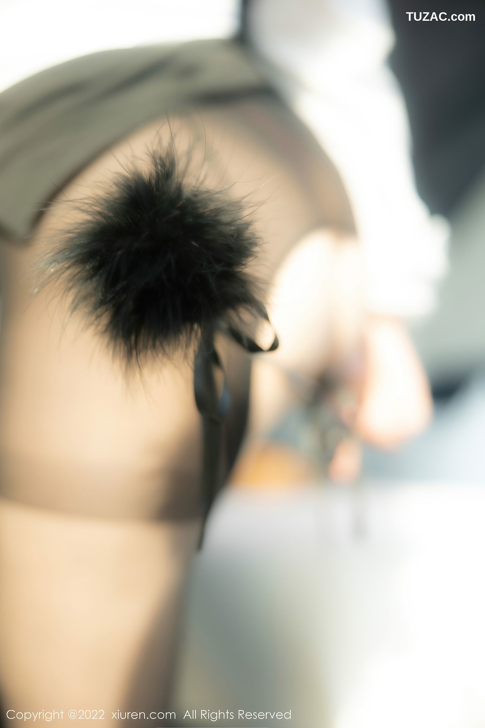 XiuRen-No.5835-豆瓣酱-白衬衫黑丝