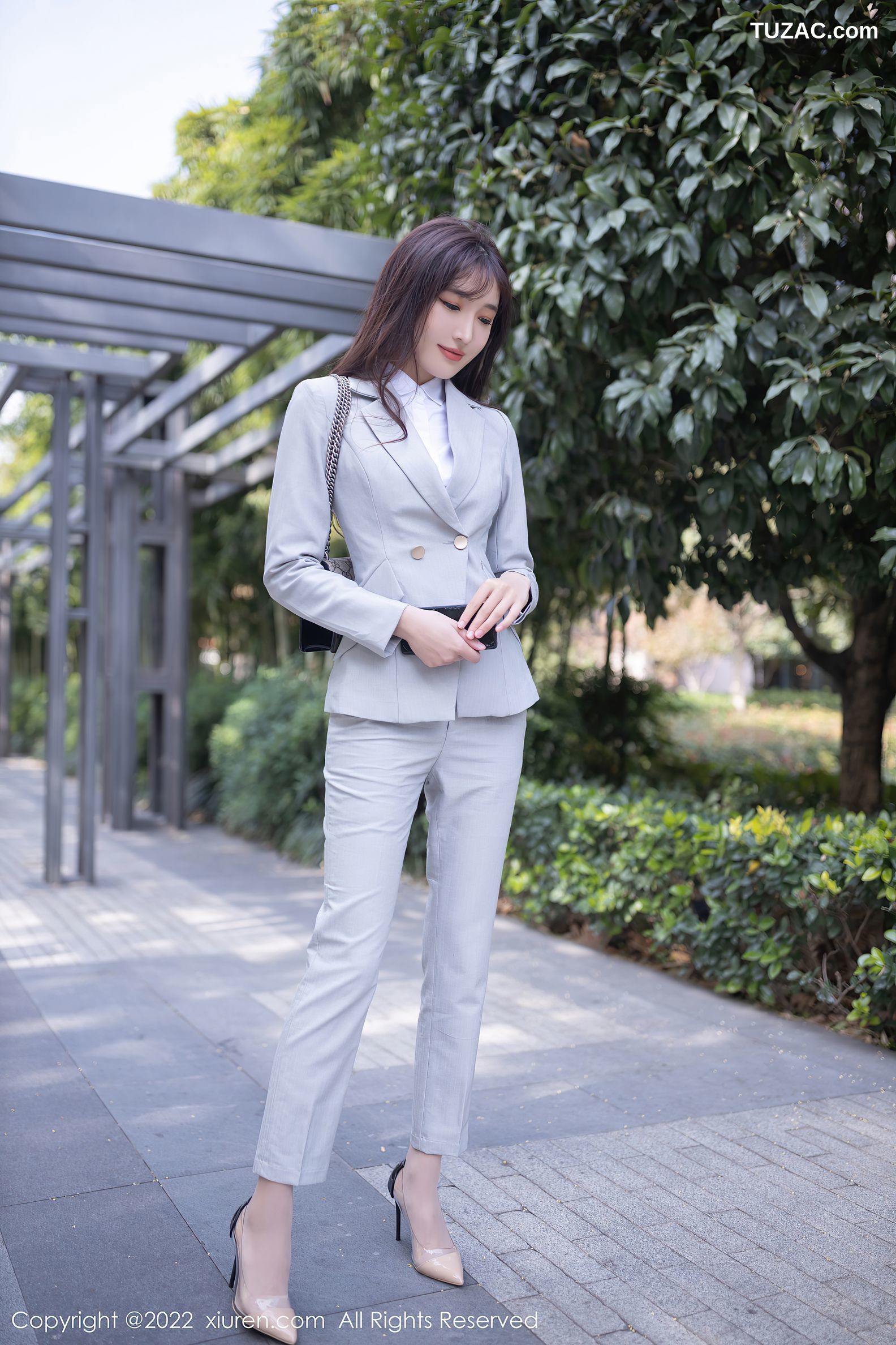 XiuRen-No.5840-陆萱萱-浅灰职业装