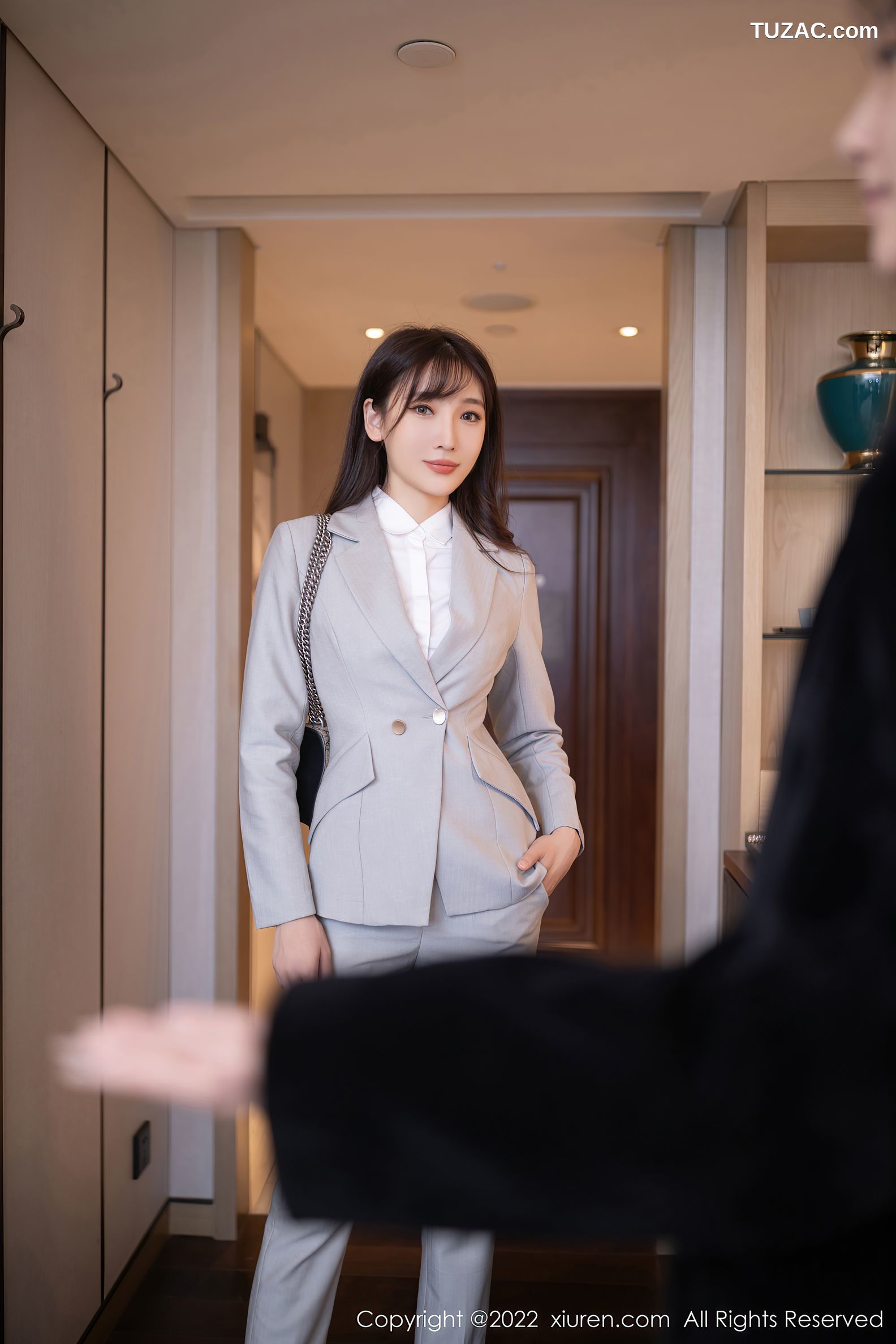 XiuRen-No.5840-陆萱萱-浅灰职业装