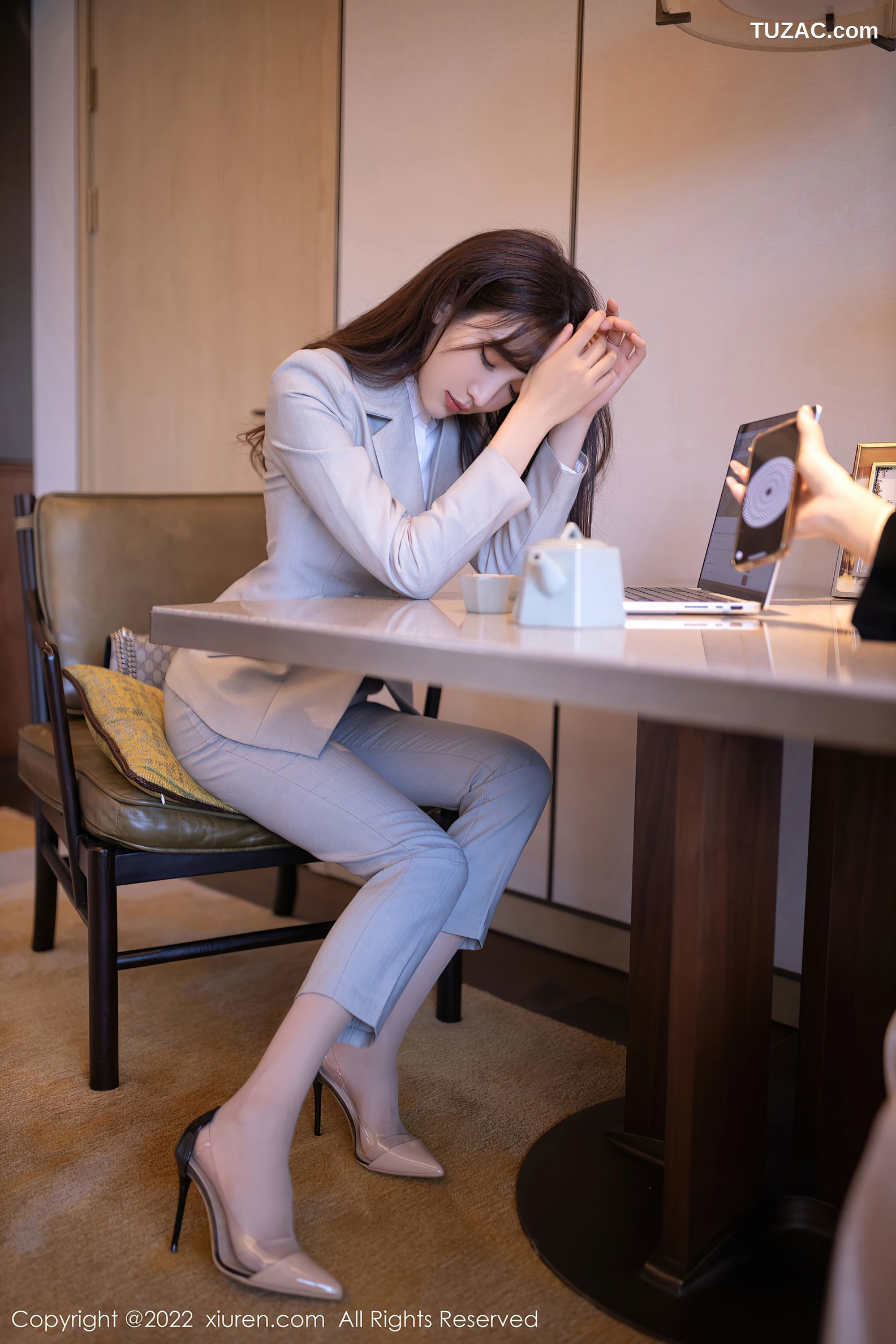 XiuRen-No.5840-陆萱萱-浅灰职业装