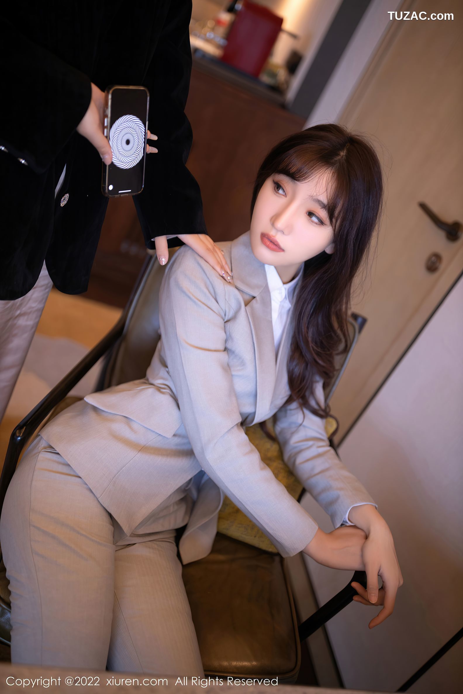 XiuRen-No.5840-陆萱萱-浅灰职业装