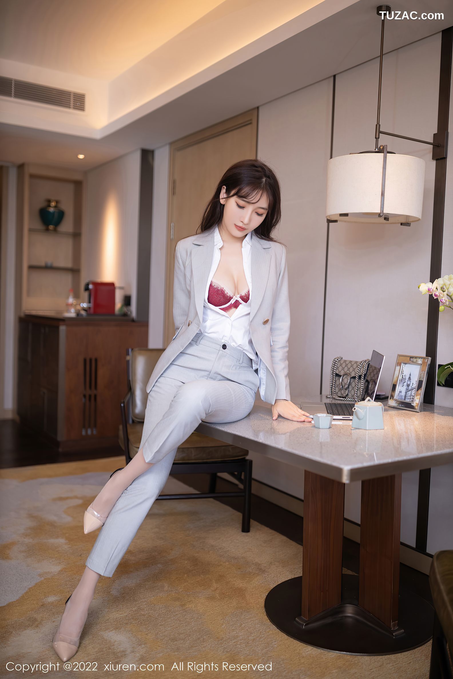 XiuRen-No.5840-陆萱萱-浅灰职业装