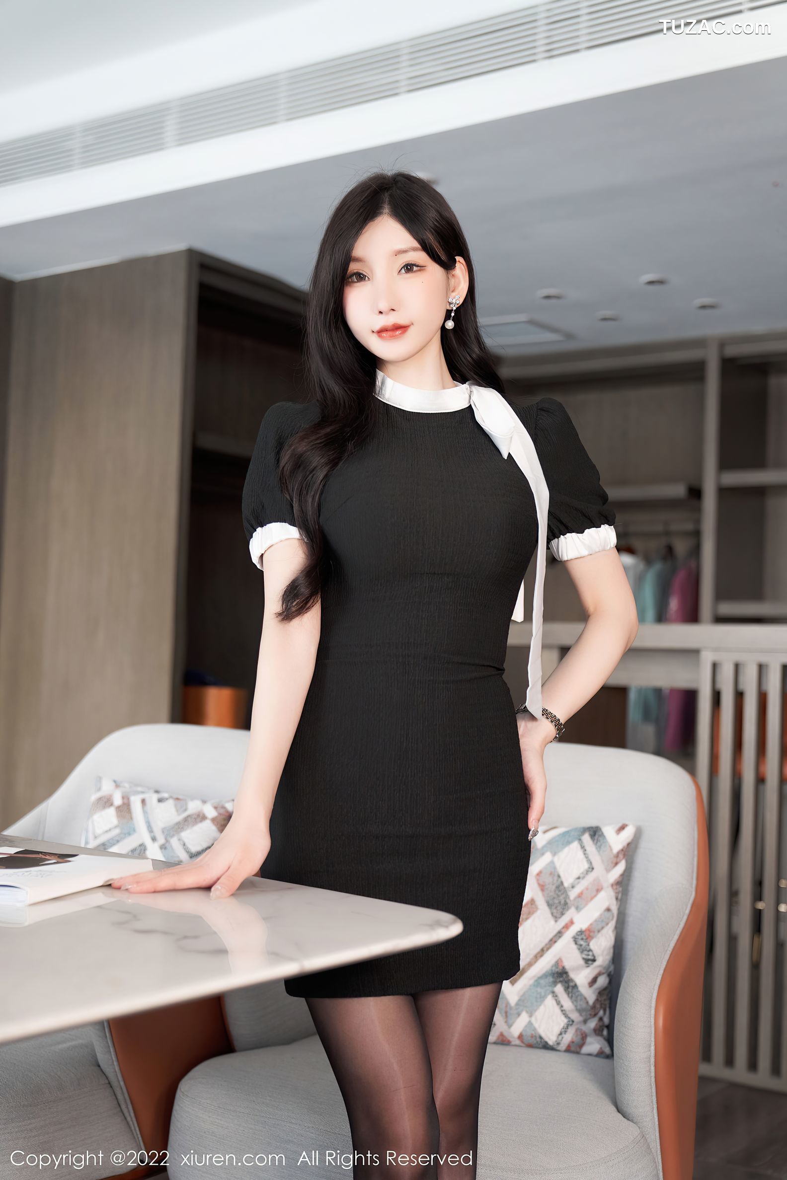 XiuRen-No.5848-周于希-黑职业裙装女秘书调教