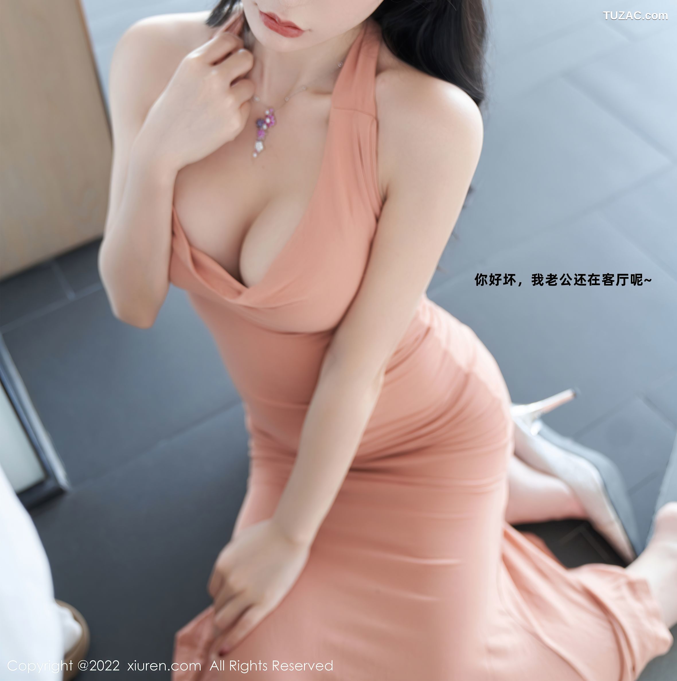 XiuRen-No.5881-周于希-心愿旅拍性感粉色长裙白色薄纱