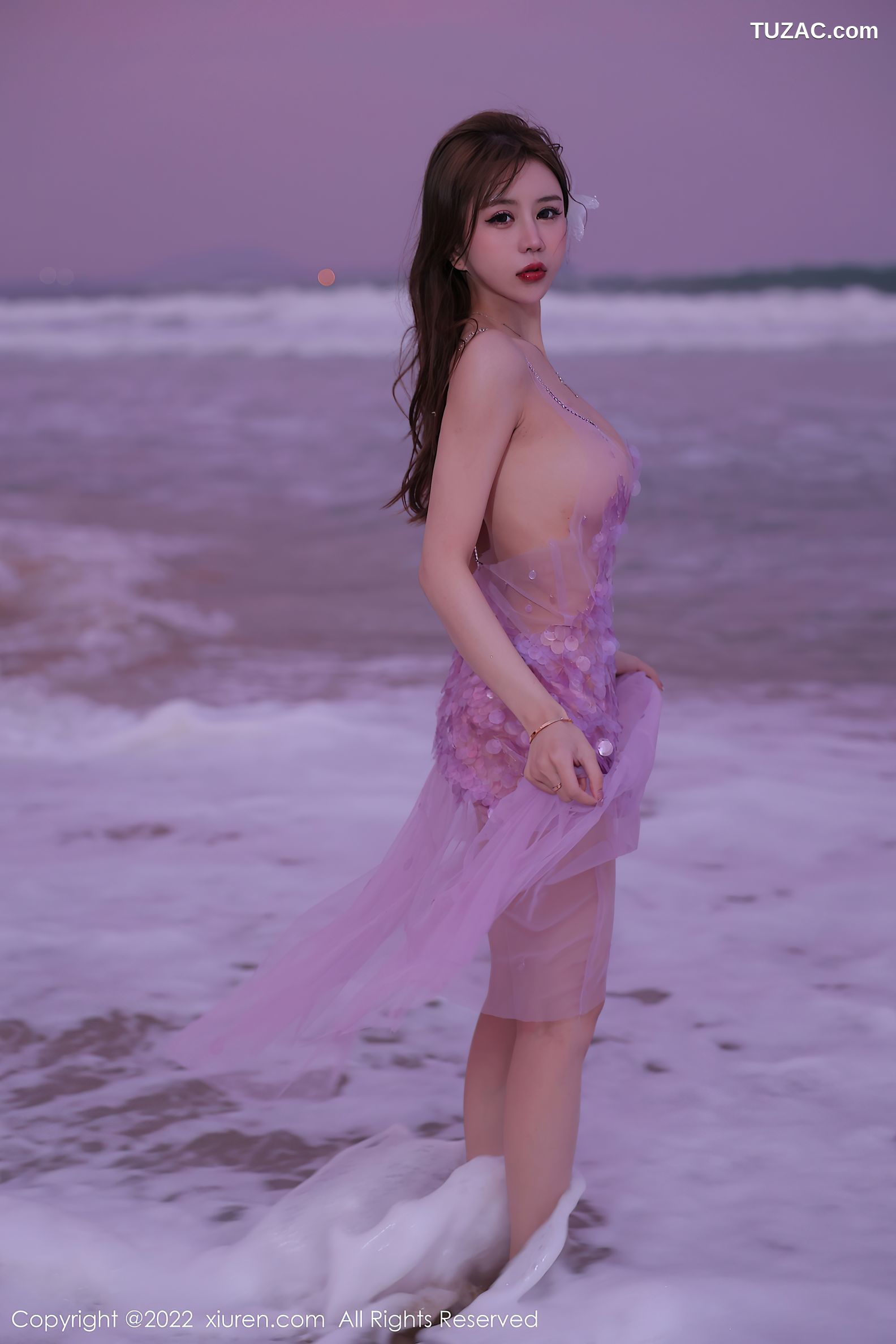 XiuRen-No.5890-甜仔-海南旅拍沙滩场景粉色真空裙