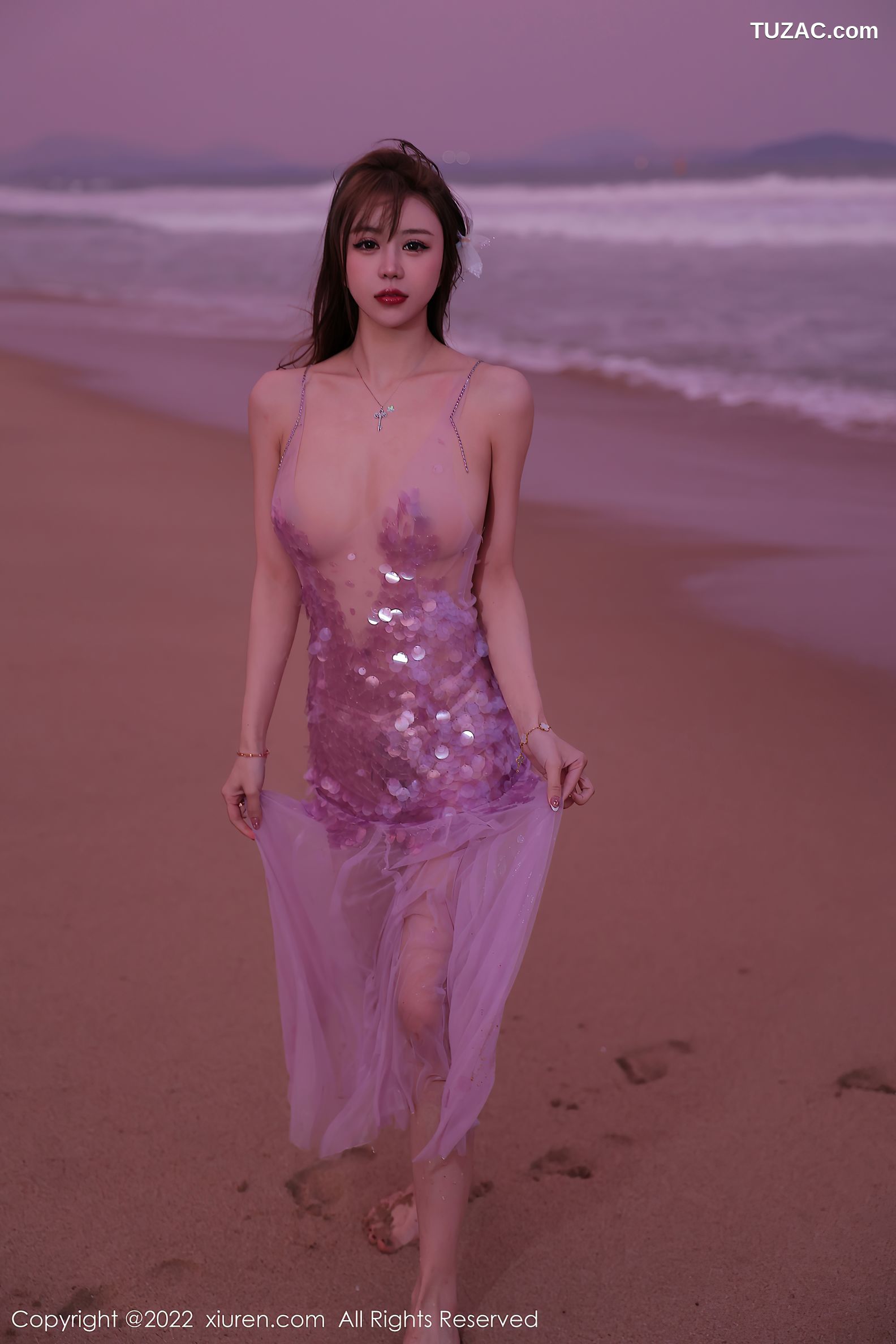 XiuRen-No.5890-甜仔-海南旅拍沙滩场景粉色真空裙