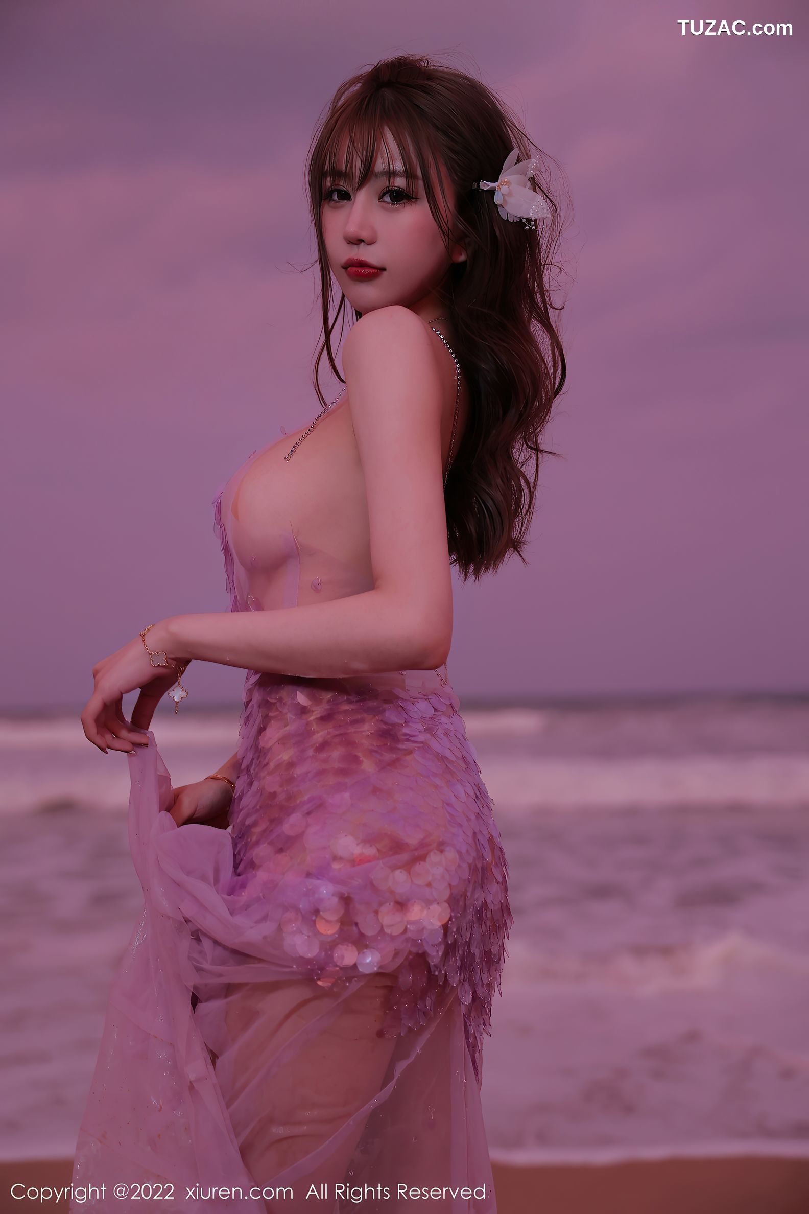 XiuRen-No.5890-甜仔-海南旅拍沙滩场景粉色真空裙