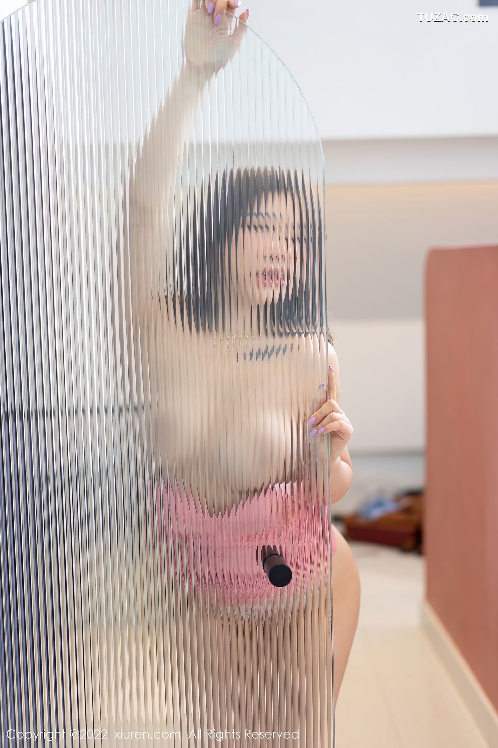 XiuRen-No.5894-小海臀-粉色皮质吊带短裙半脱