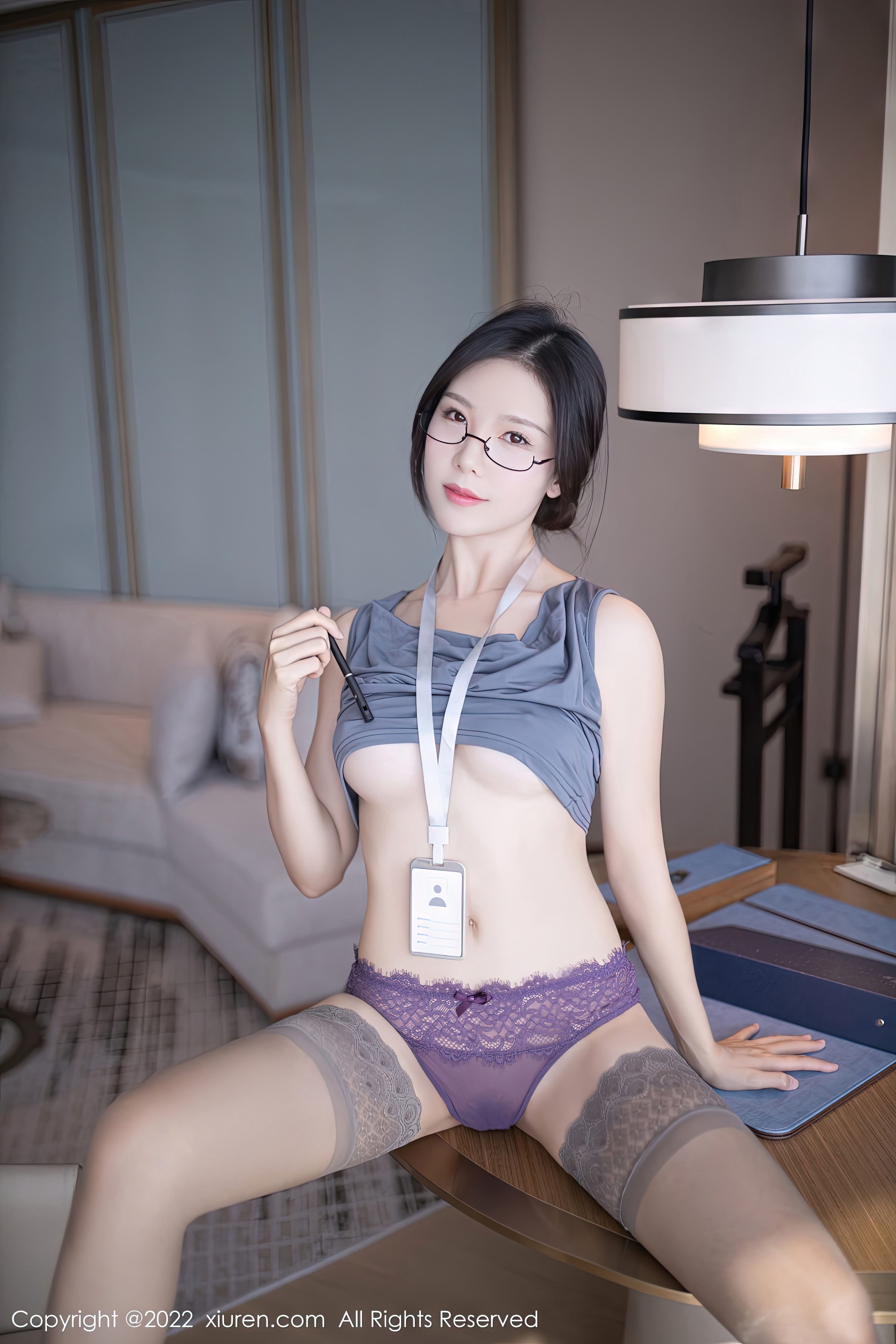 XiuRen-No.5900-利世-灰色上衣配白长裙半撩露蕾丝内裤