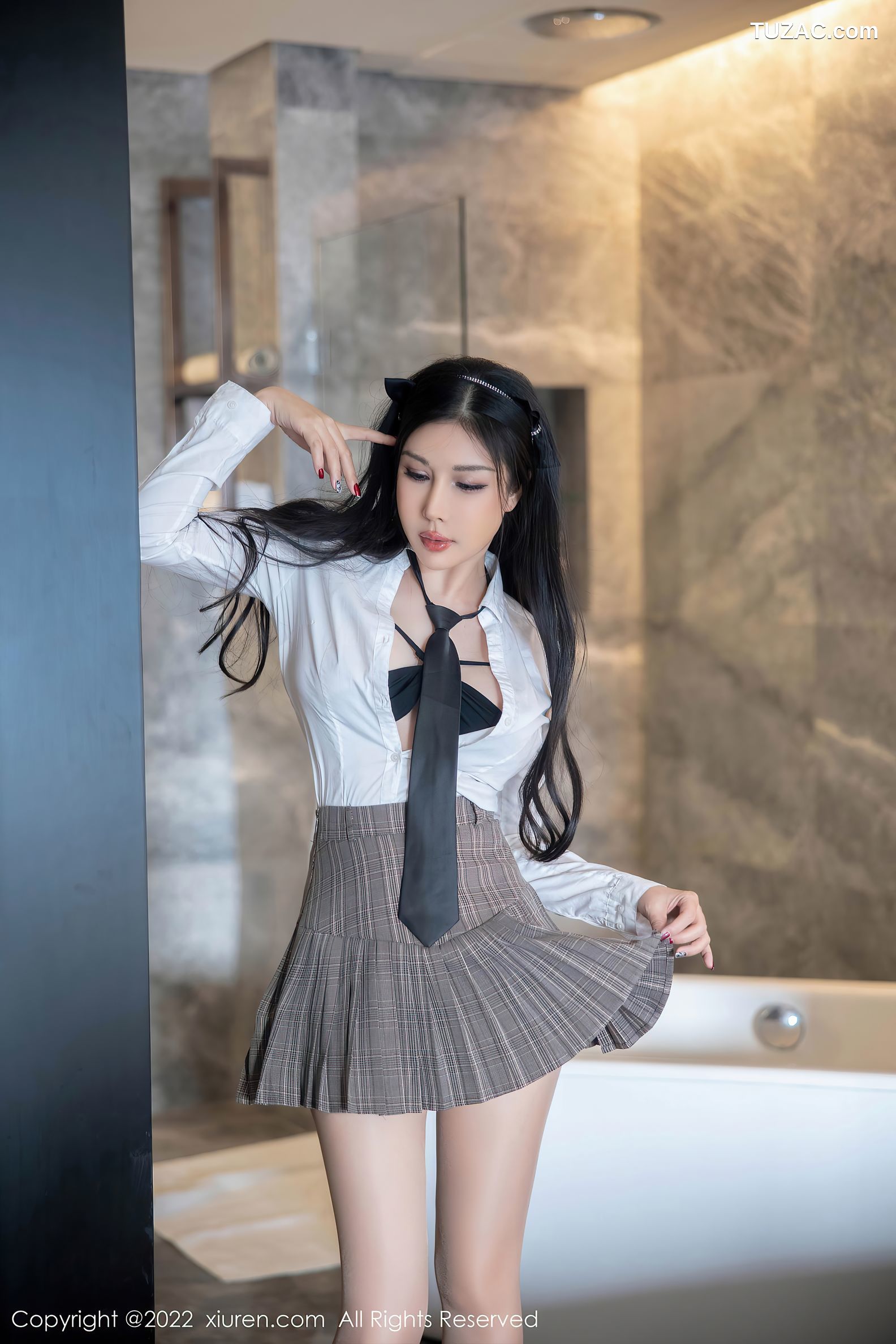 XiuRen-No.5902-田冰冰-私房脱性感制服露黑色情趣内衣