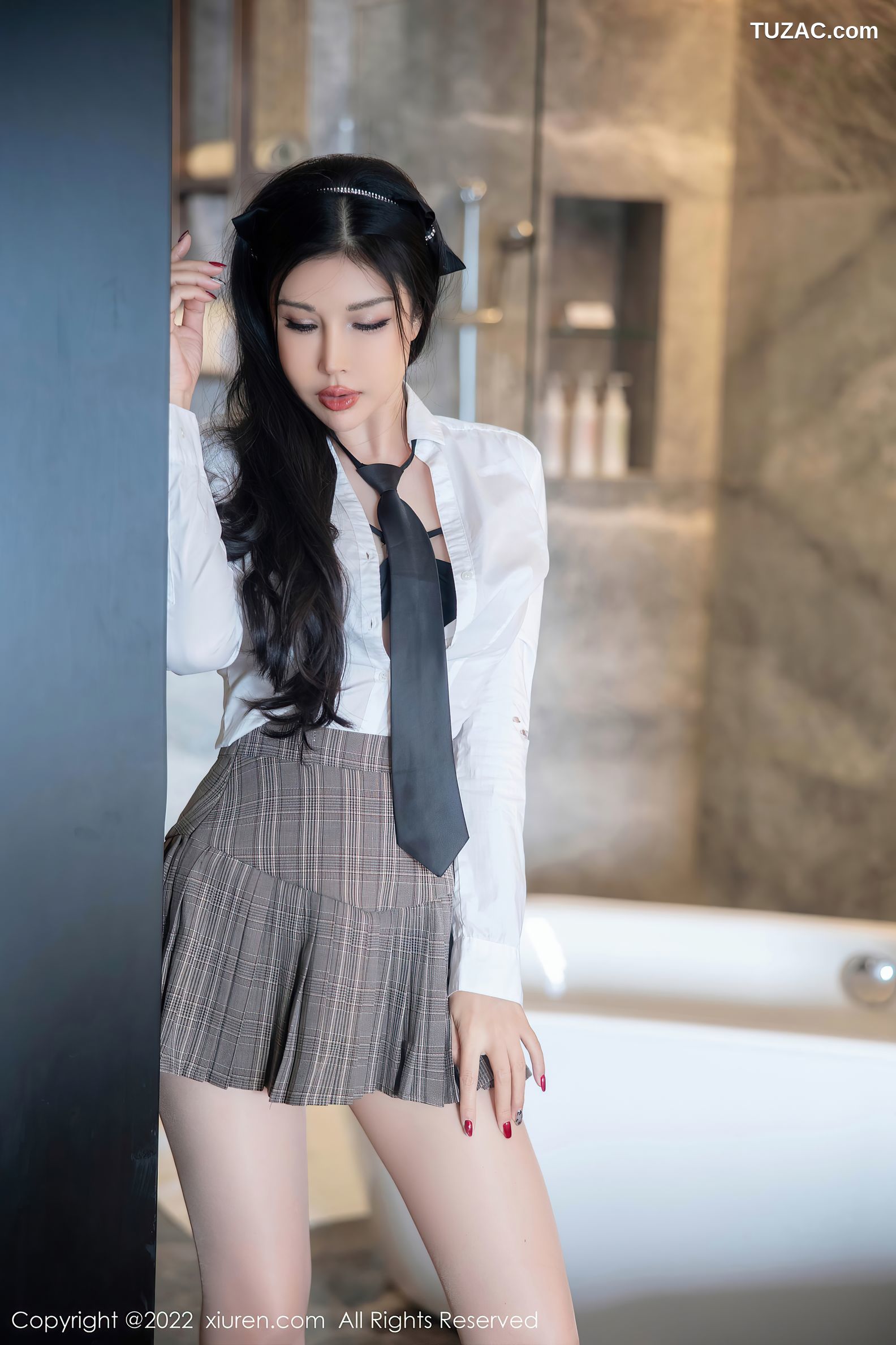 XiuRen-No.5902-田冰冰-私房脱性感制服露黑色情趣内衣