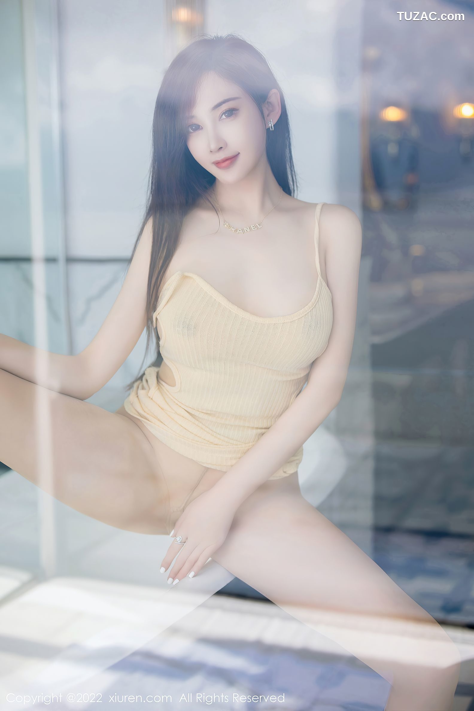 XiuRen-No.5912-土肥圆-大理旅拍黄色吊带短裙