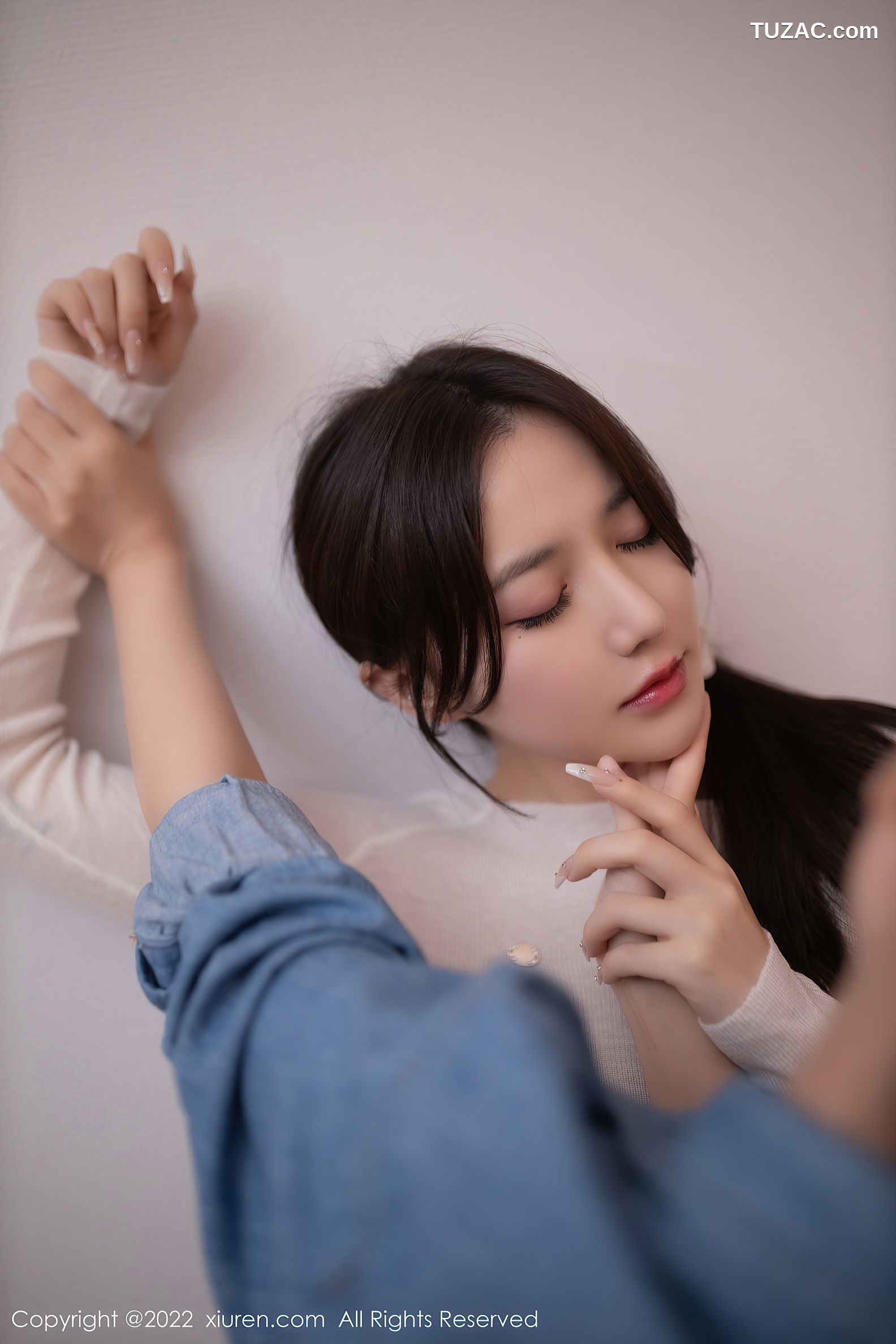 XiuRen-No.5913-鱼子酱-白色轻透上衣性感红短裙蕾丝内衣