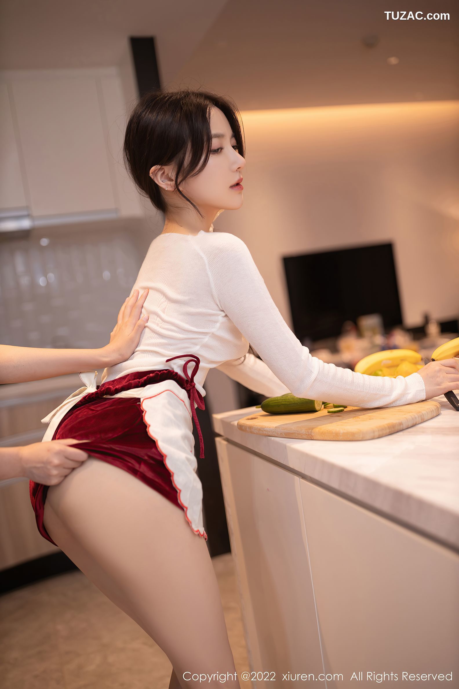 XiuRen-No.5913-鱼子酱-白色轻透上衣性感红短裙蕾丝内衣