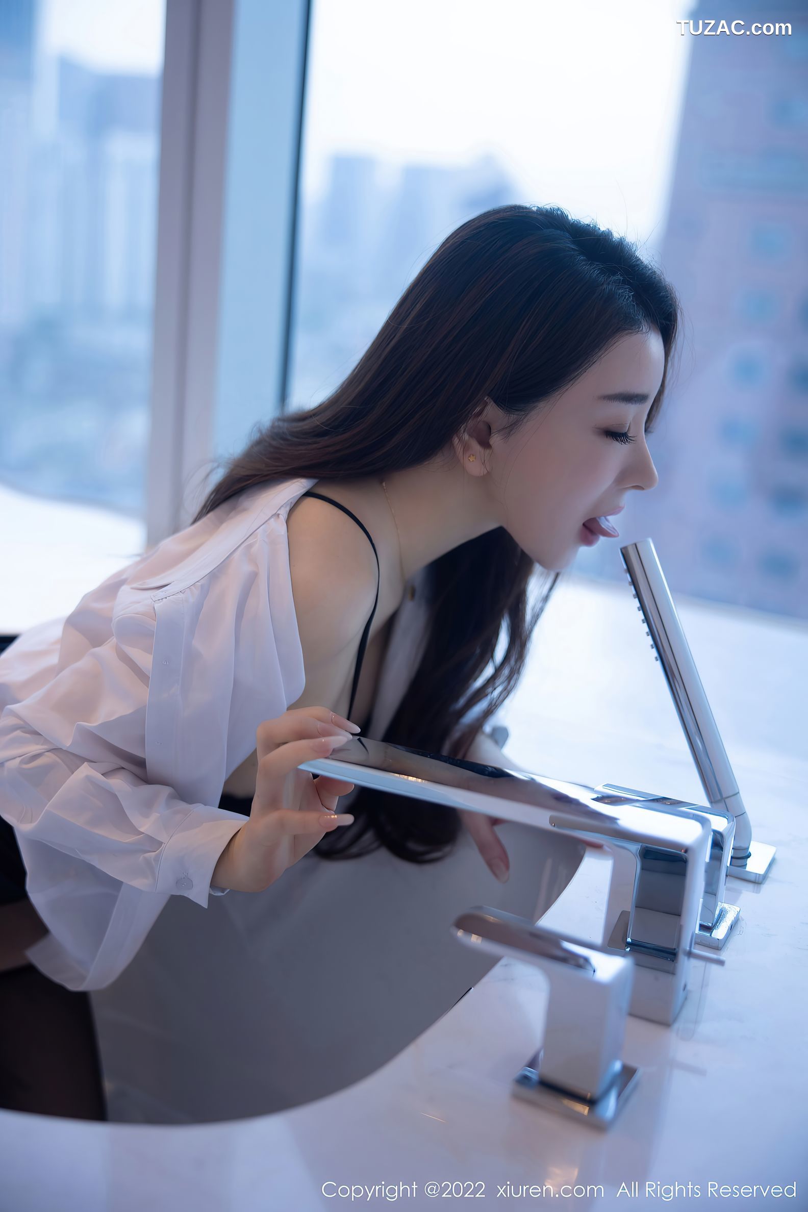 XiuRen-No.5916-雨儿1494--白T黑皮短裙黑色内衣黑丝吊裙