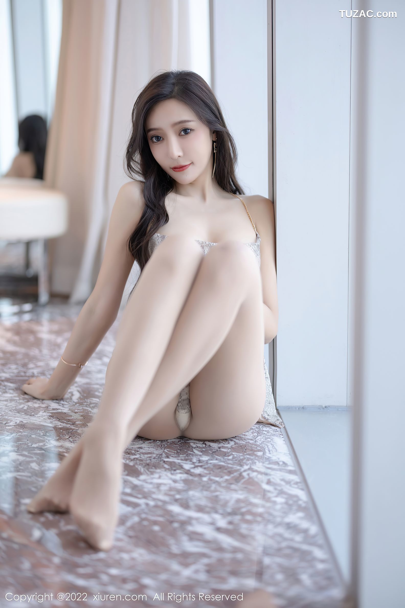 XiuRen-No.5920-王馨瑶-私房浅色吊带短装超薄肉丝