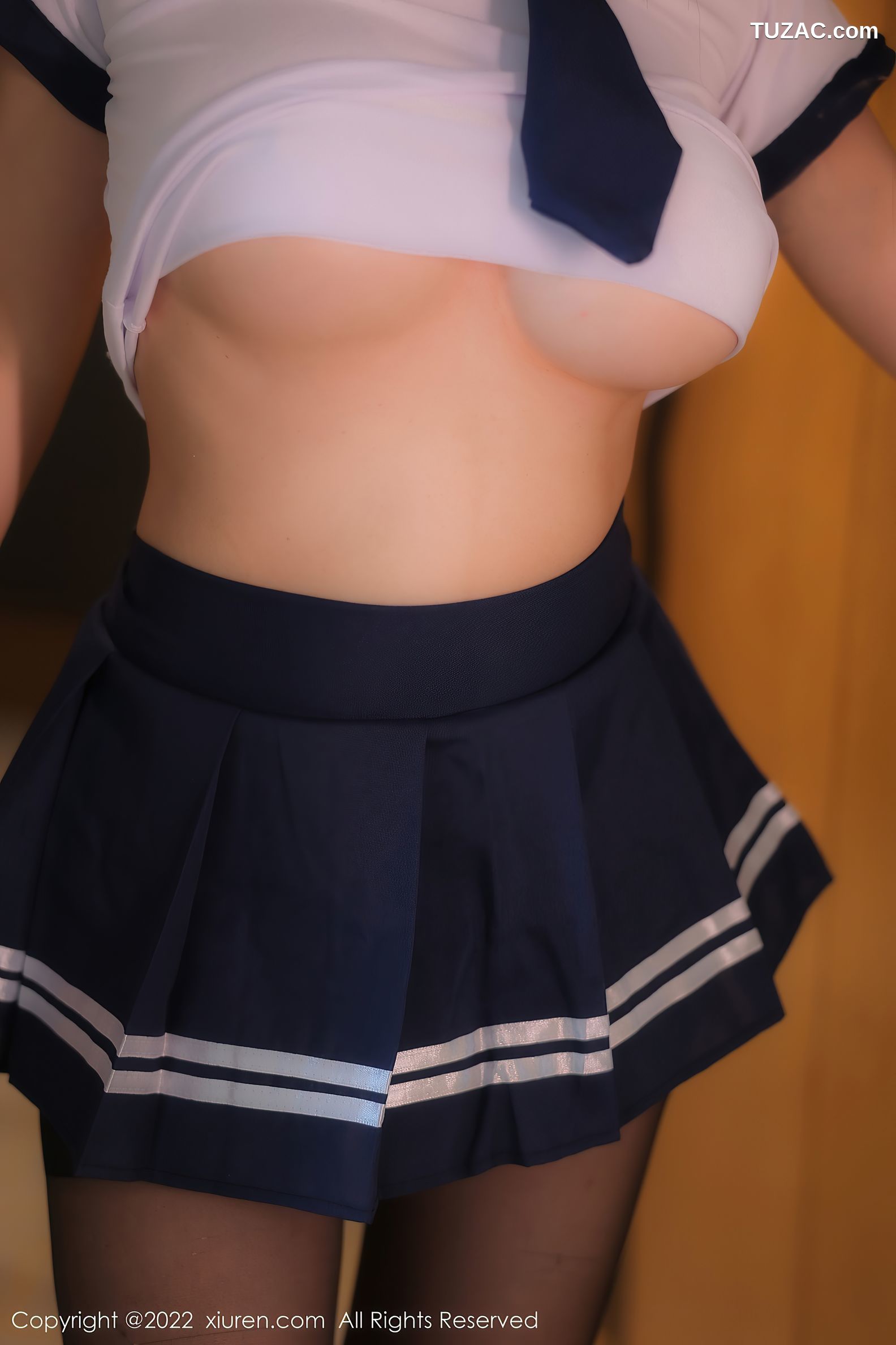 XiuRen-No.5925-夏沫沫-学生制服蓝短裙超薄开档黑丝