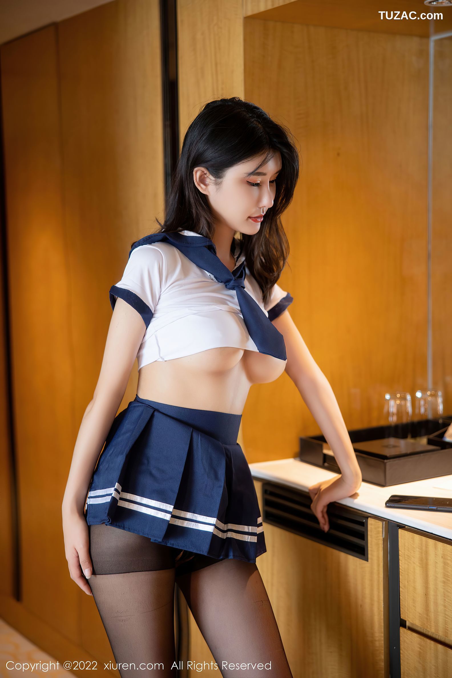 XiuRen-No.5925-夏沫沫-学生制服蓝短裙超薄开档黑丝